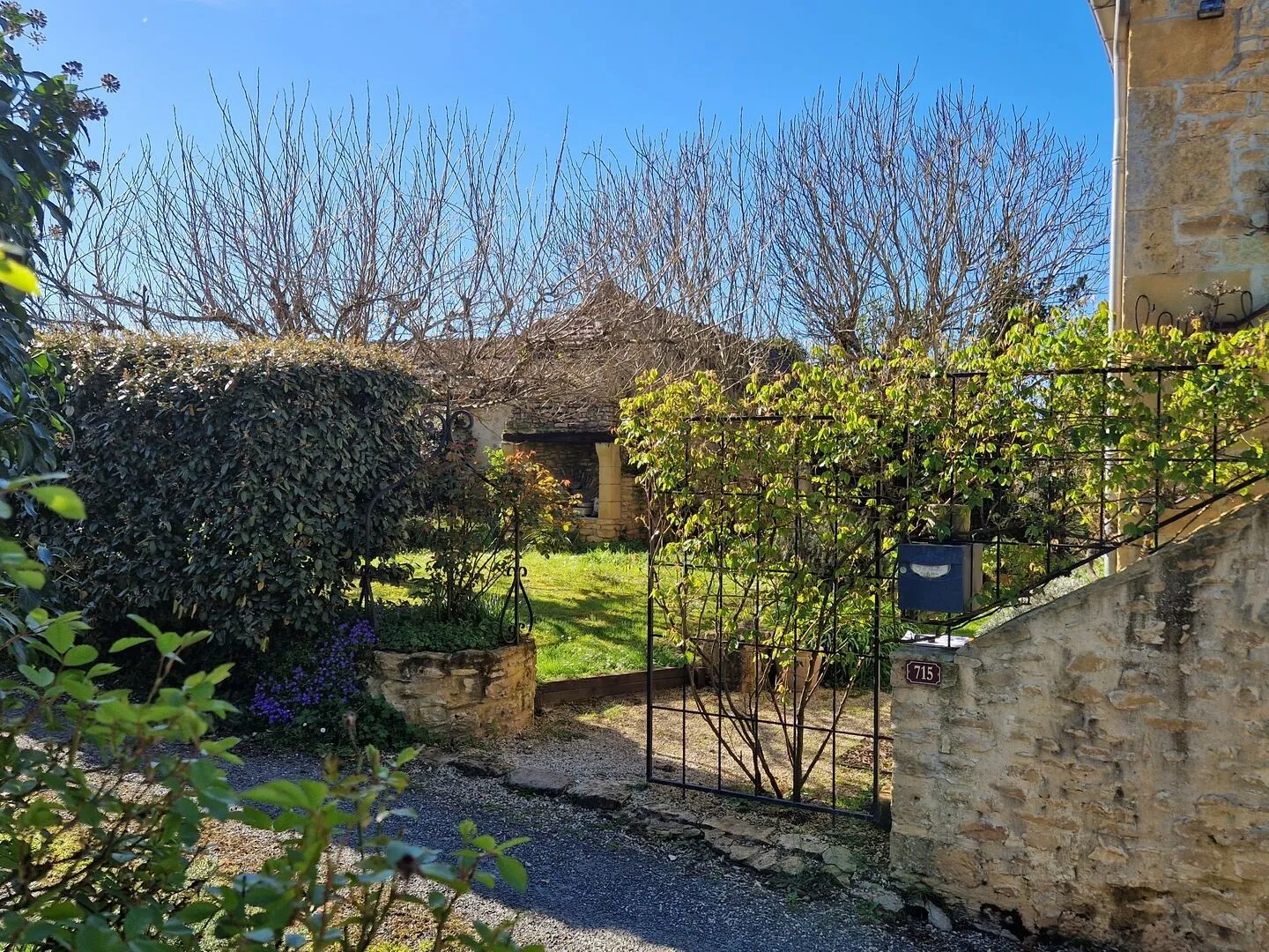Perigordine House with Tower and Expansive Garden in Le Bugue, France - View image 9 of 33