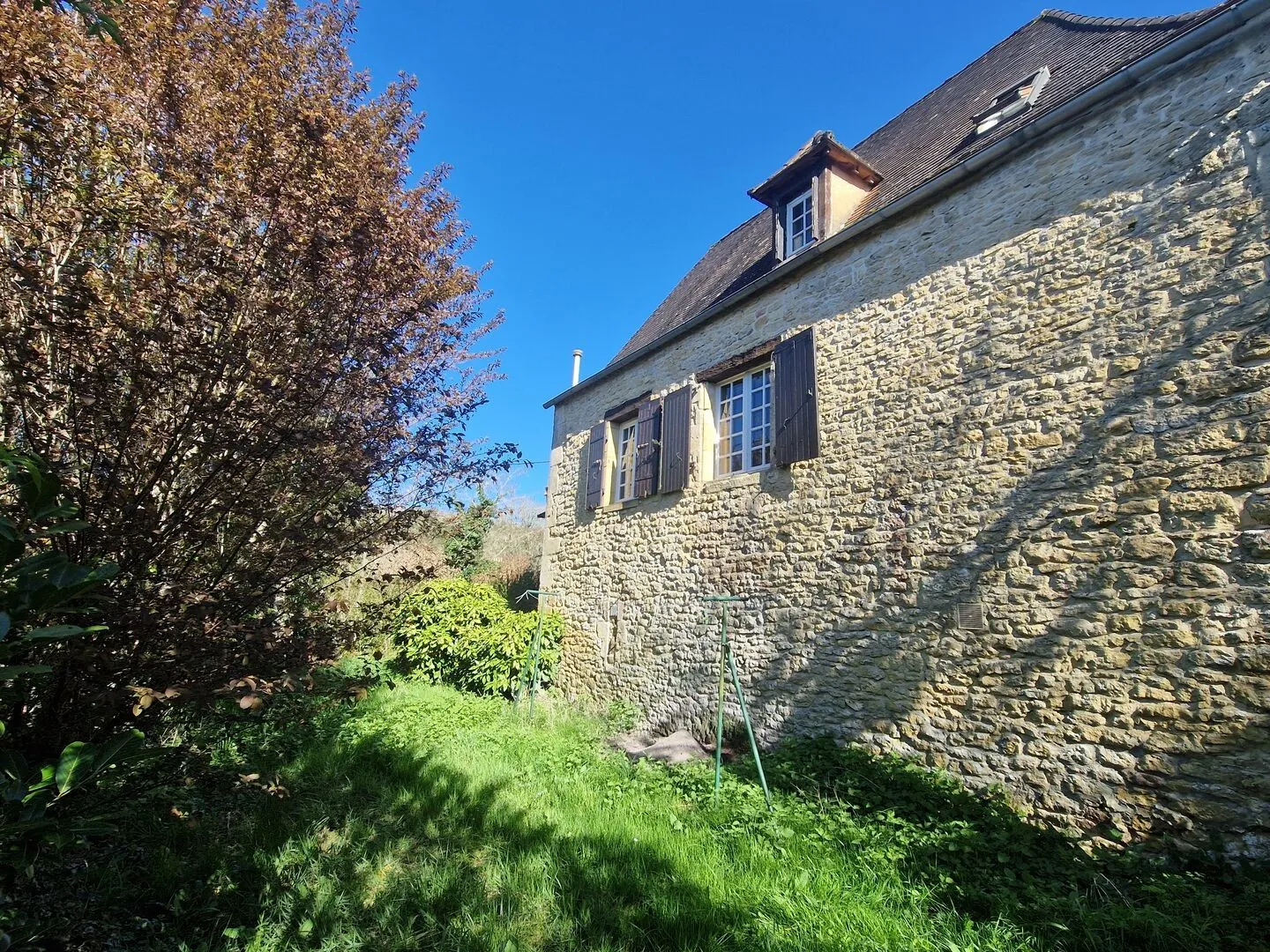 Perigordine House with Tower and Expansive Garden in Le Bugue, France - View image 27 of 33