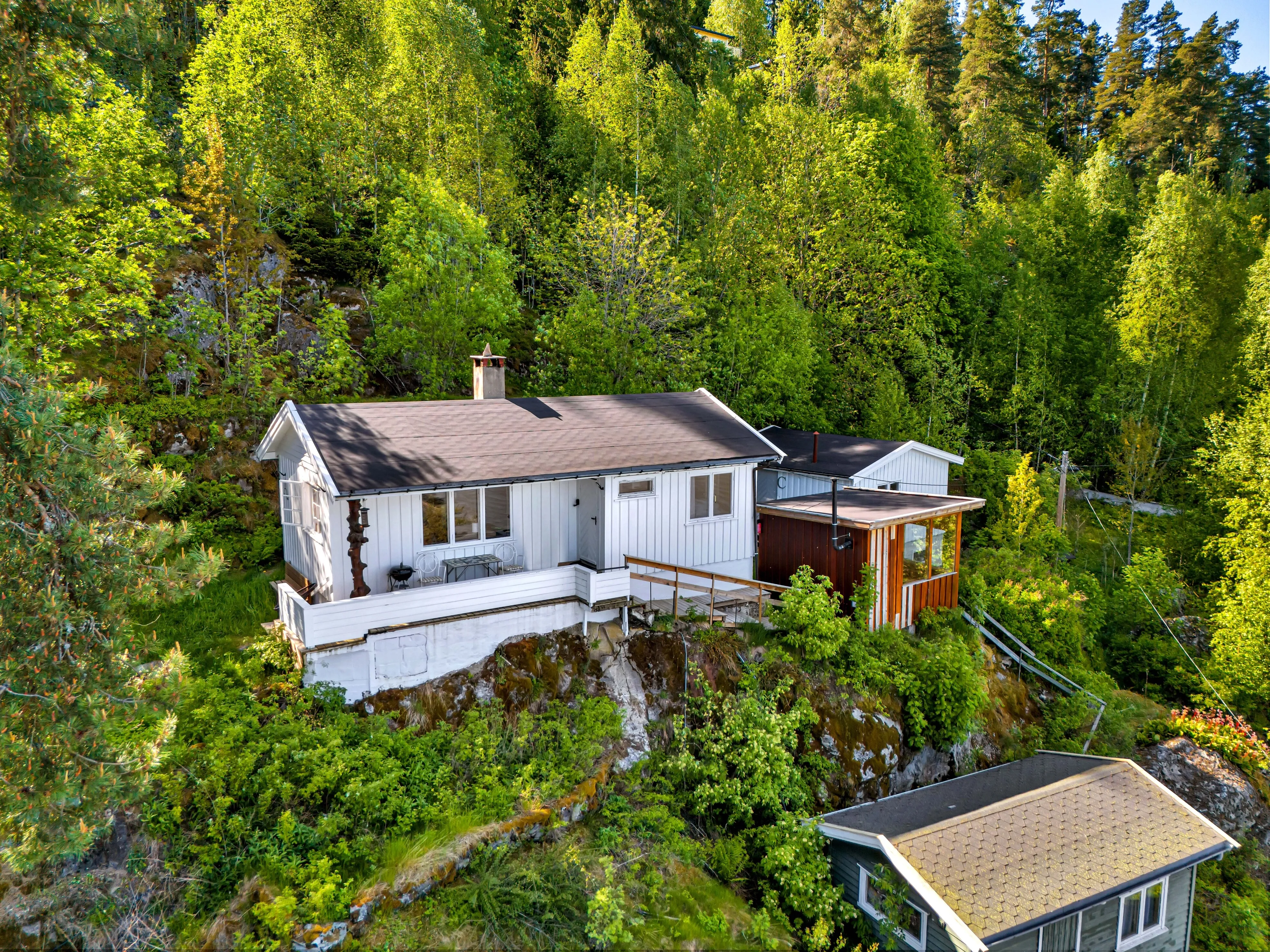 Norwegian Lakeside Cabin with Sauna and Expansive Terrace - Image 1