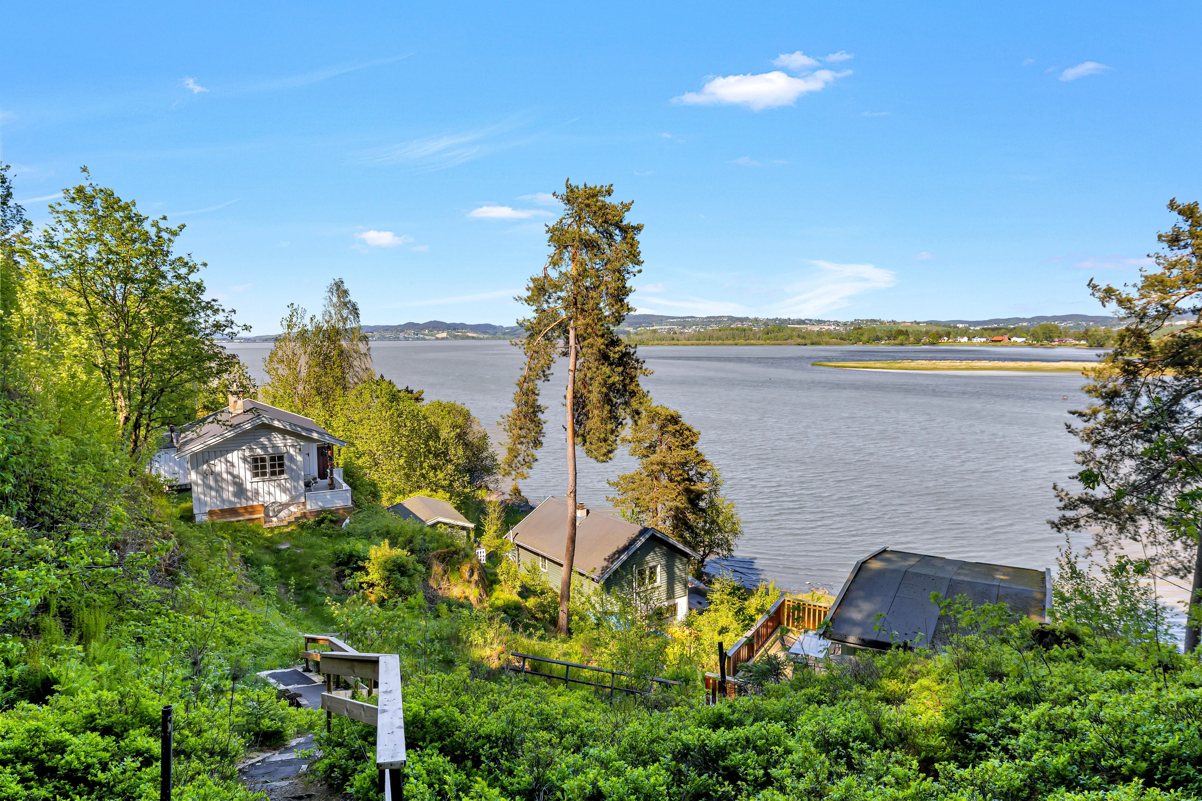 Norwegian Lakeside Cabin with Sauna and Expansive Terrace - Image 3