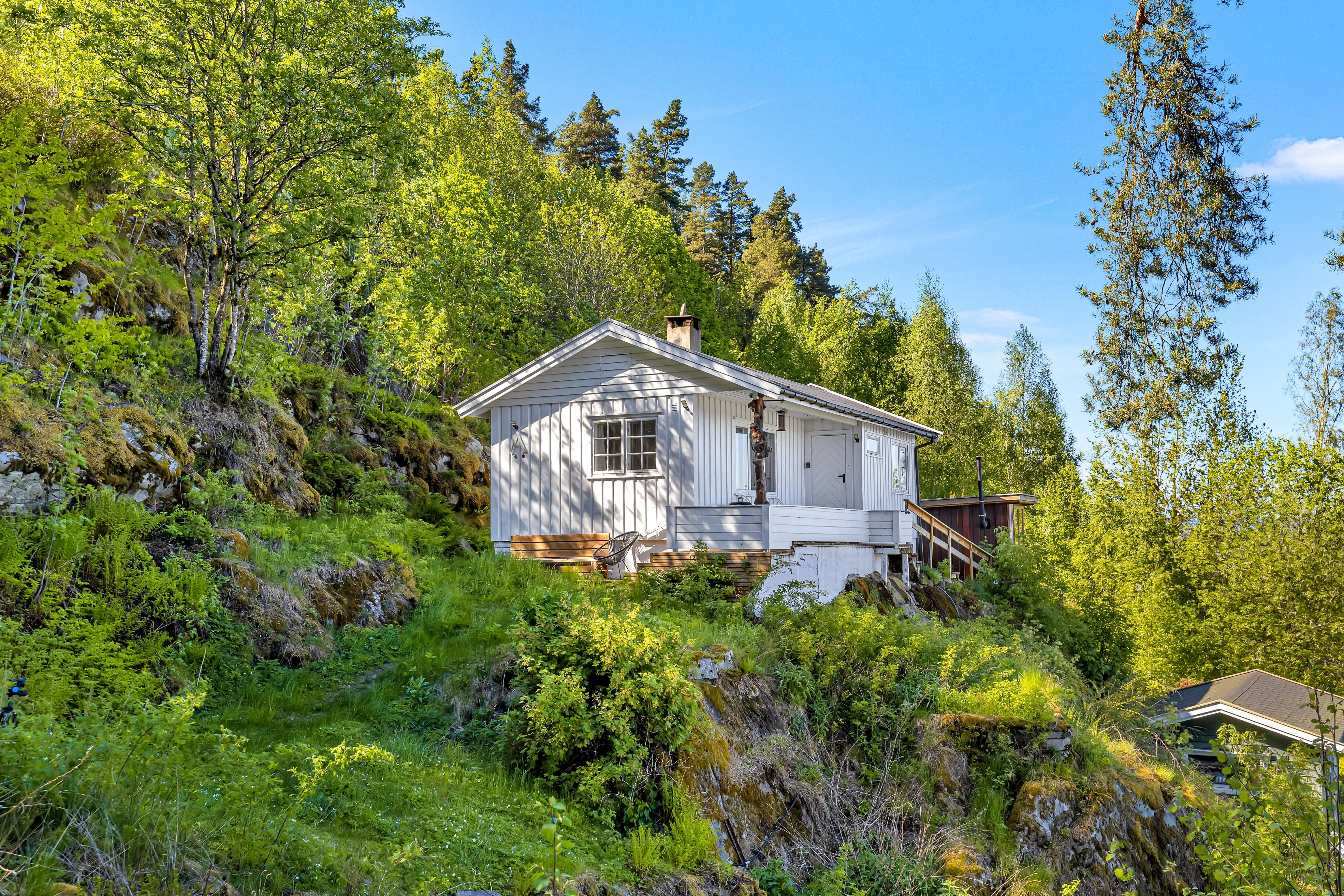Norwegian Lakeside Cabin with Sauna and Expansive Terrace - Image 4