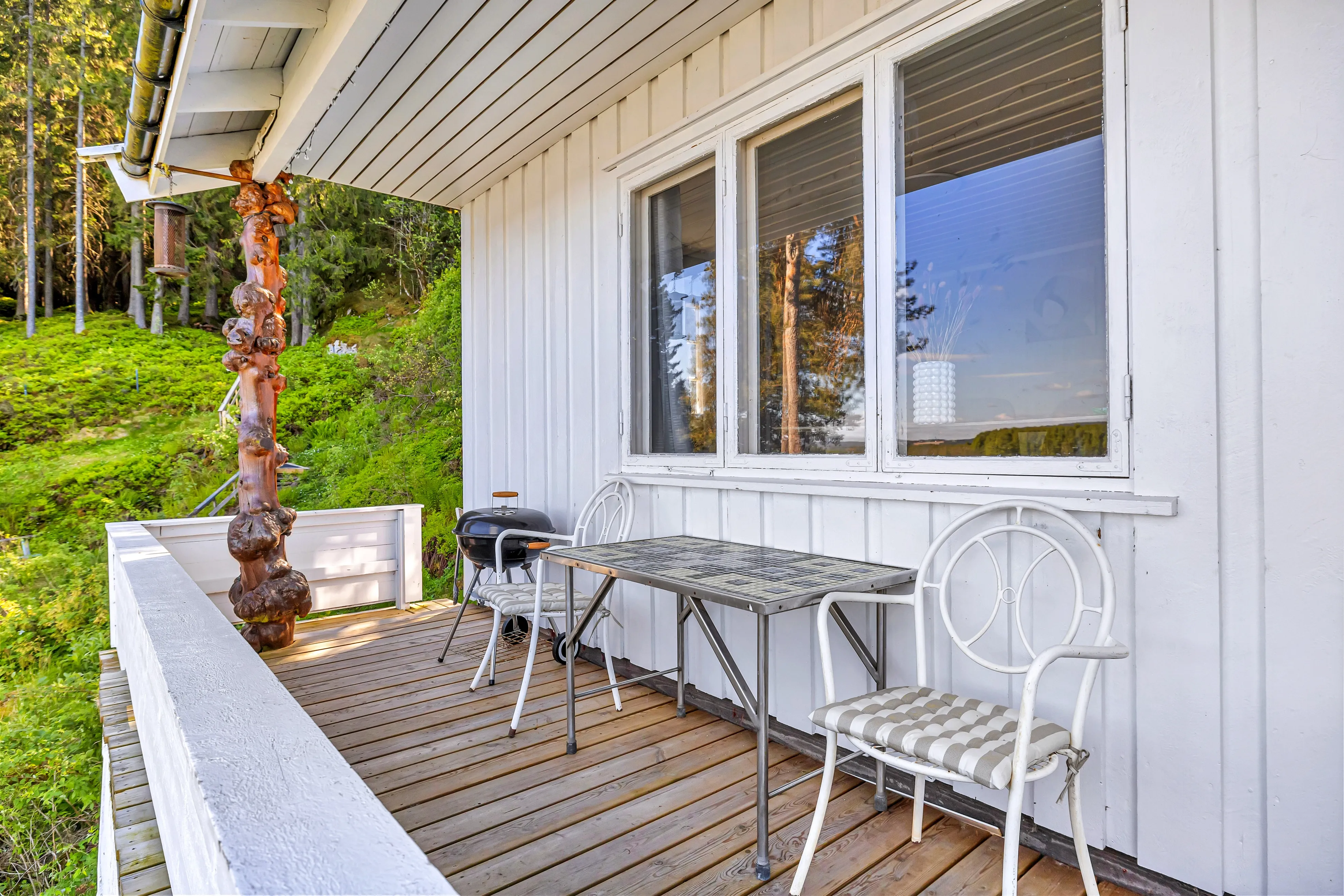 Norwegian Lakeside Cabin with Sauna and Expansive Terrace - Image 5