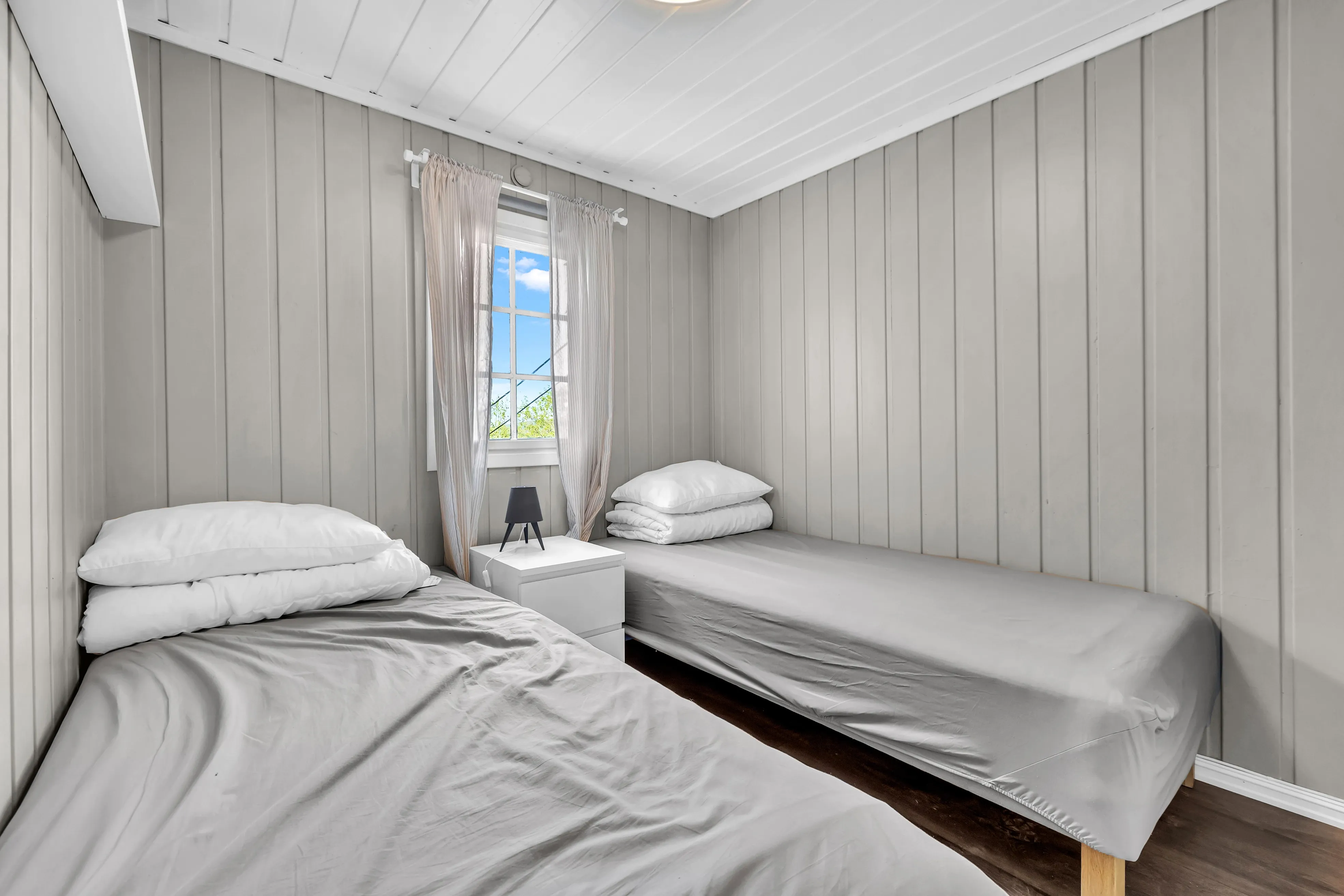 Norwegian Lakeside Cabin with Sauna and Expansive Terrace - View image 16 of 34