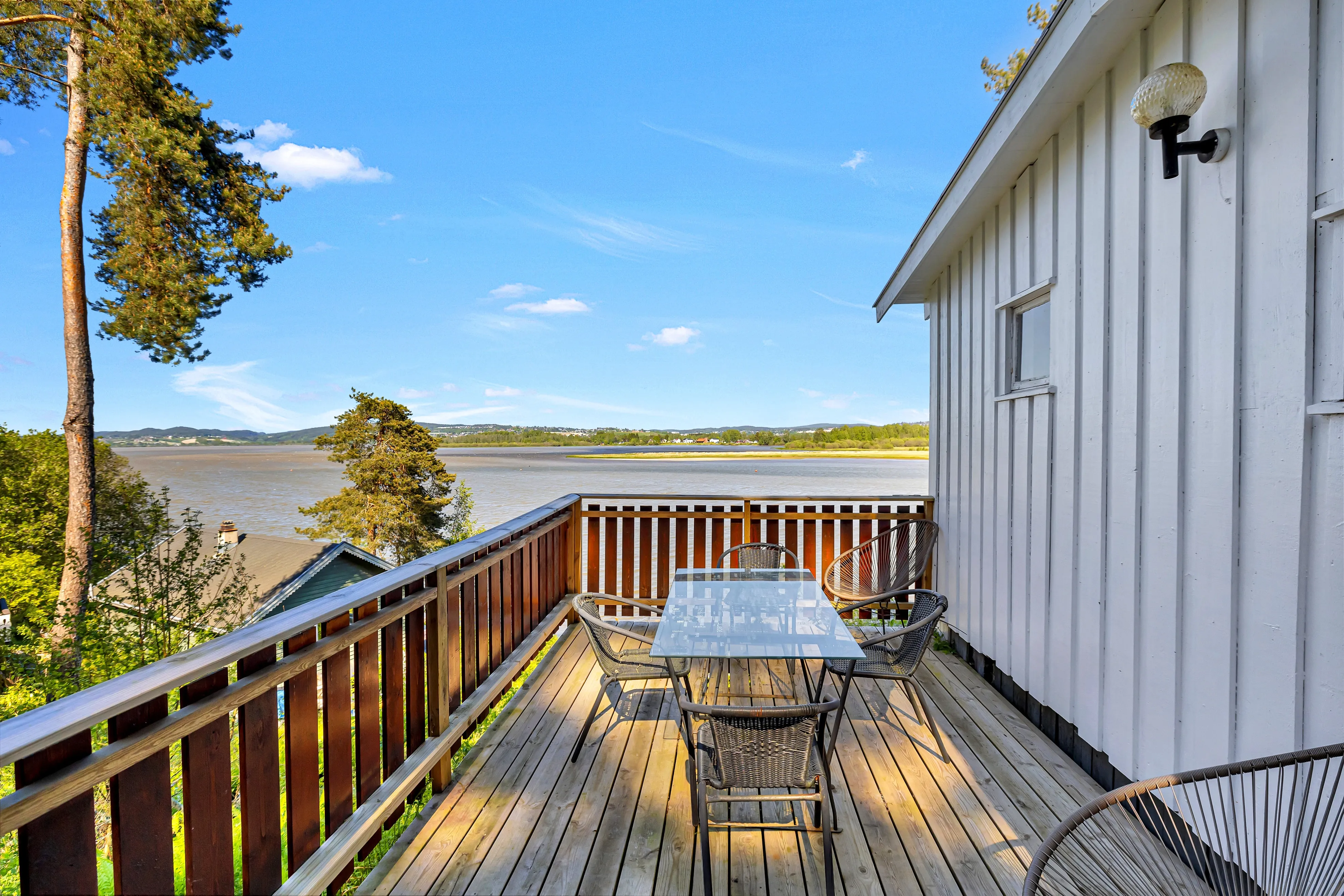 Norwegian Lakeside Cabin with Sauna and Expansive Terrace - View image 18 of 34