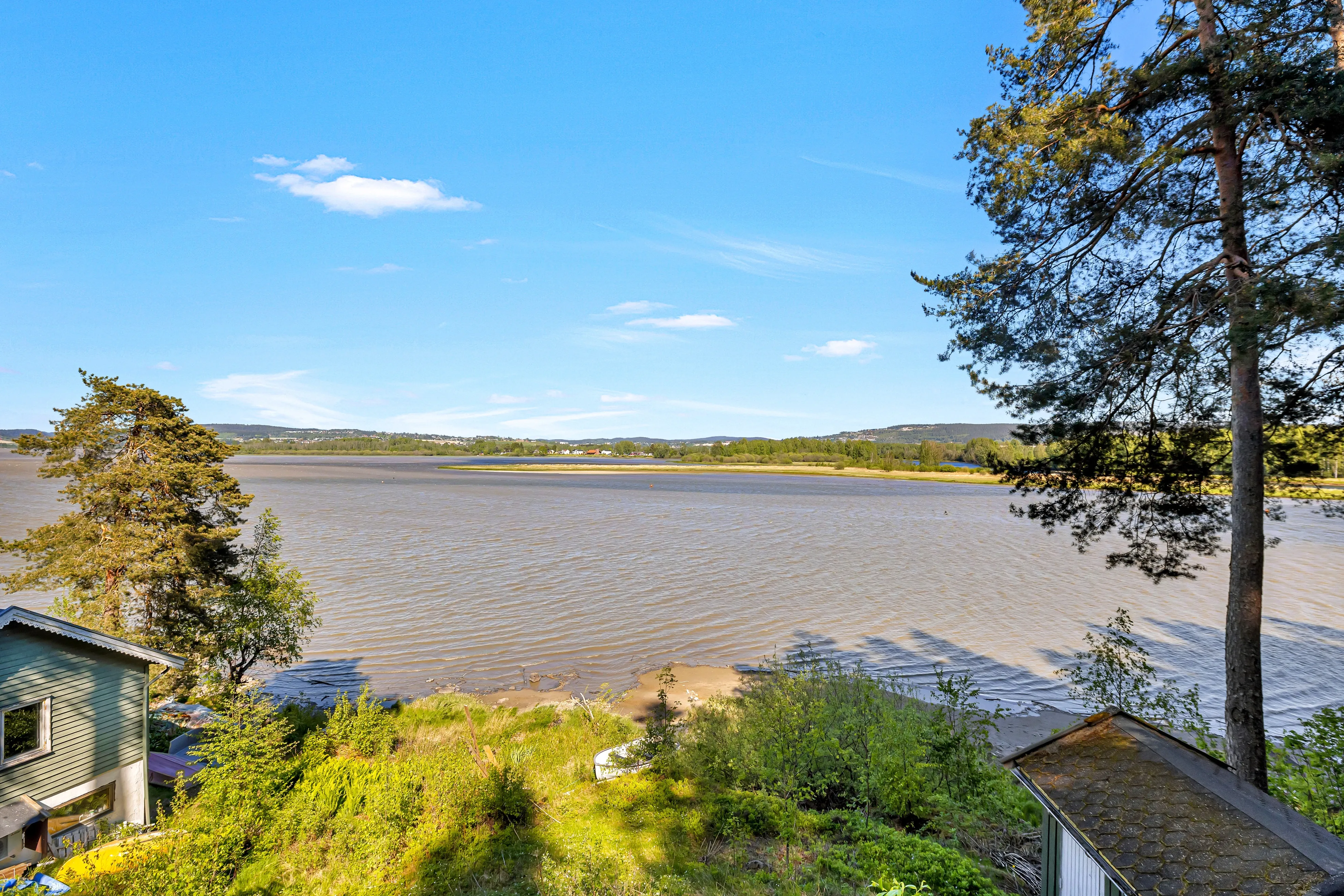 Norwegian Lakeside Cabin with Sauna and Expansive Terrace - View image 19 of 34