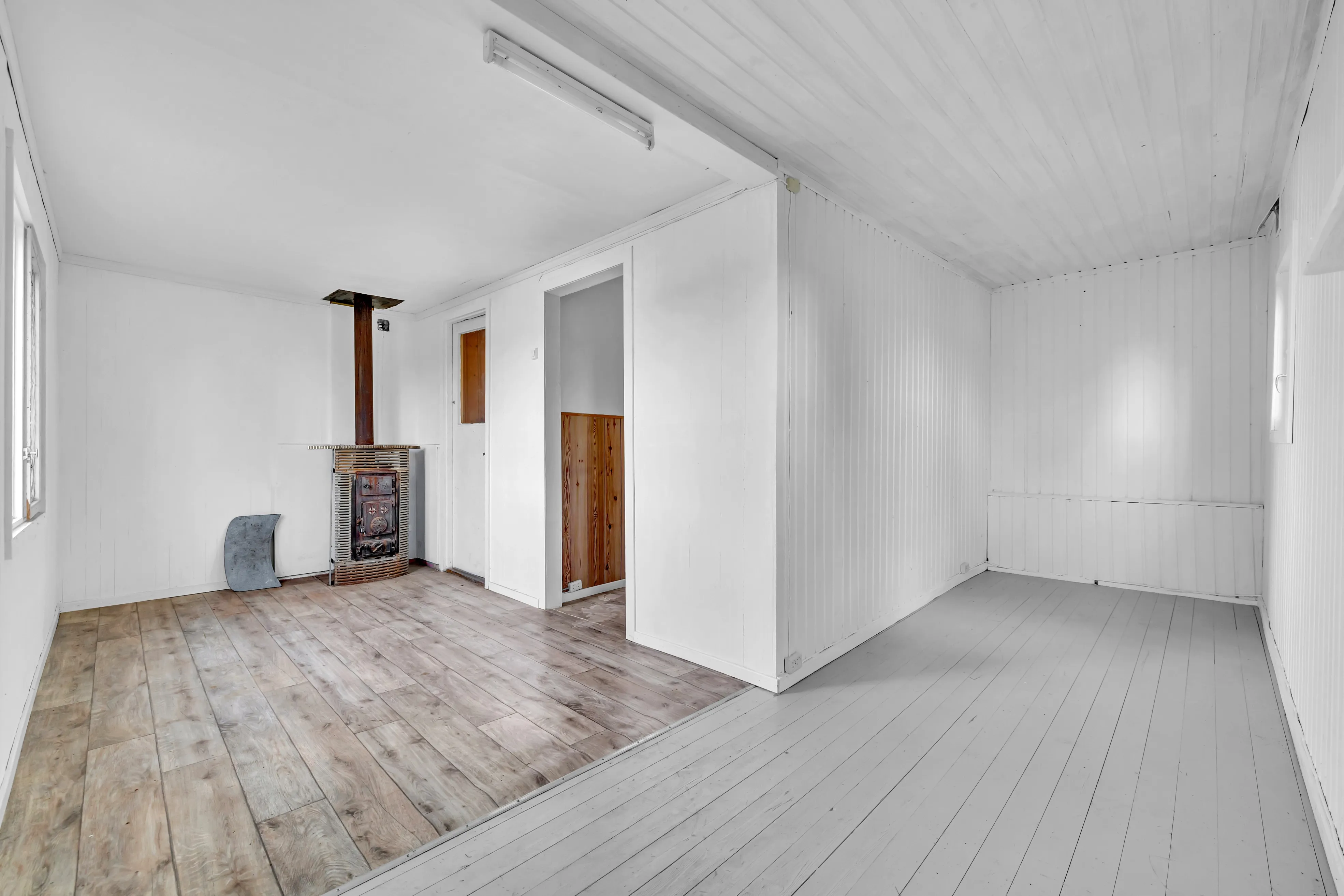 Norwegian Lakeside Cabin with Sauna and Expansive Terrace - View image 23 of 34