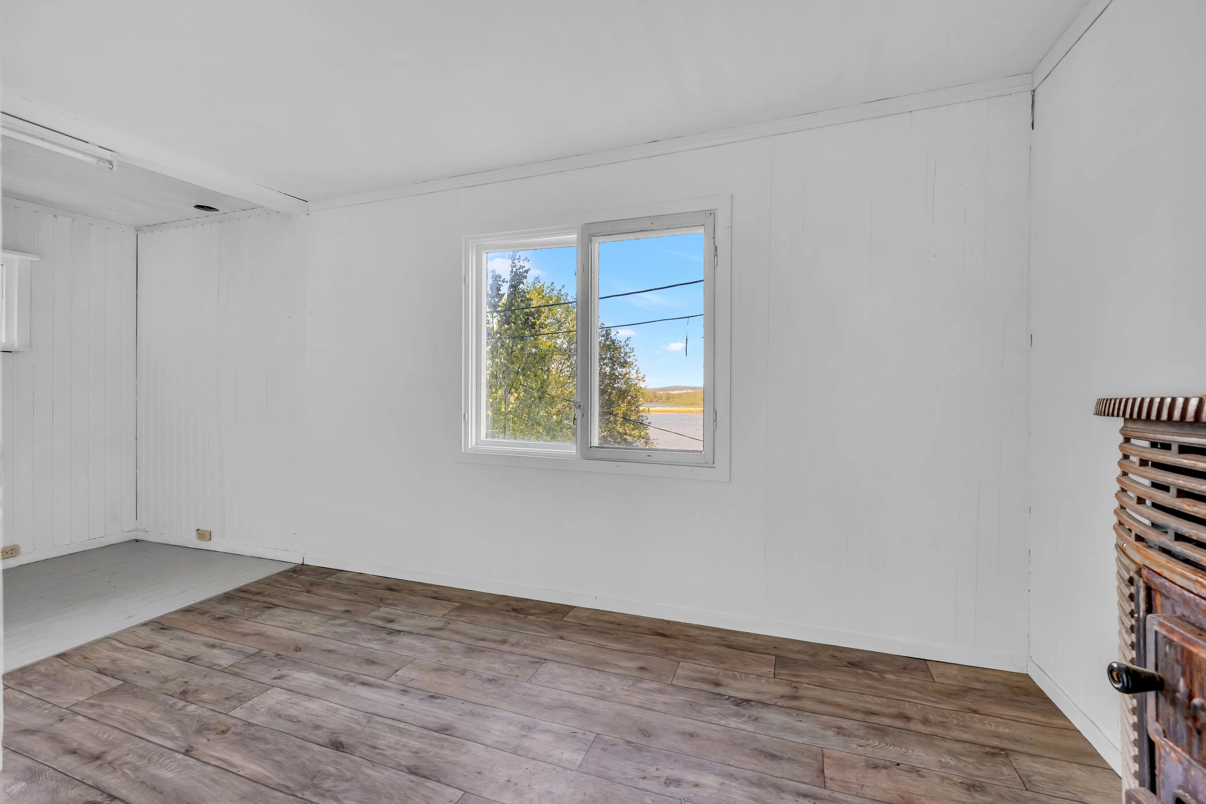 Norwegian Lakeside Cabin with Sauna and Expansive Terrace - View image 24 of 34