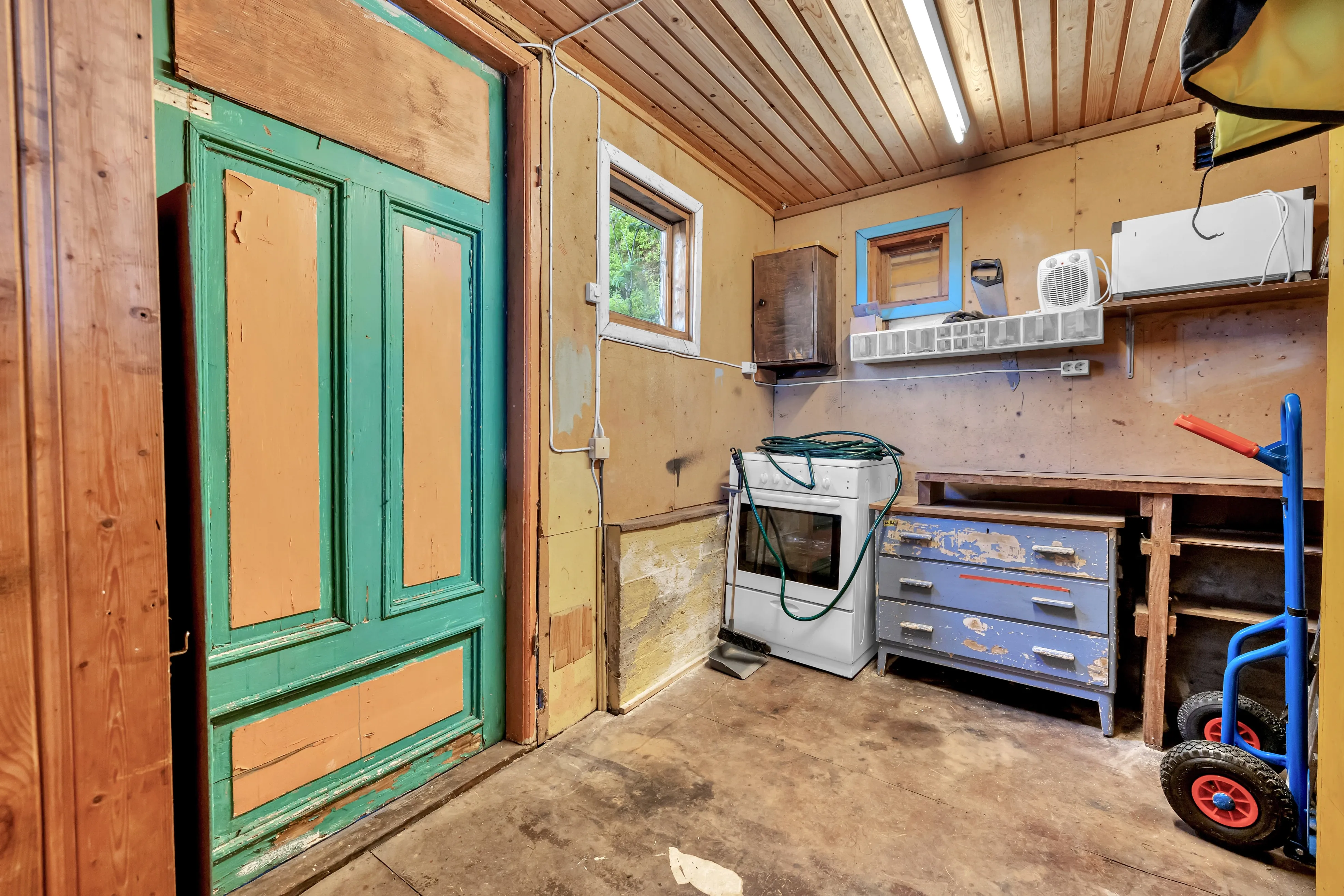 Norwegian Lakeside Cabin with Sauna and Expansive Terrace - View image 25 of 34