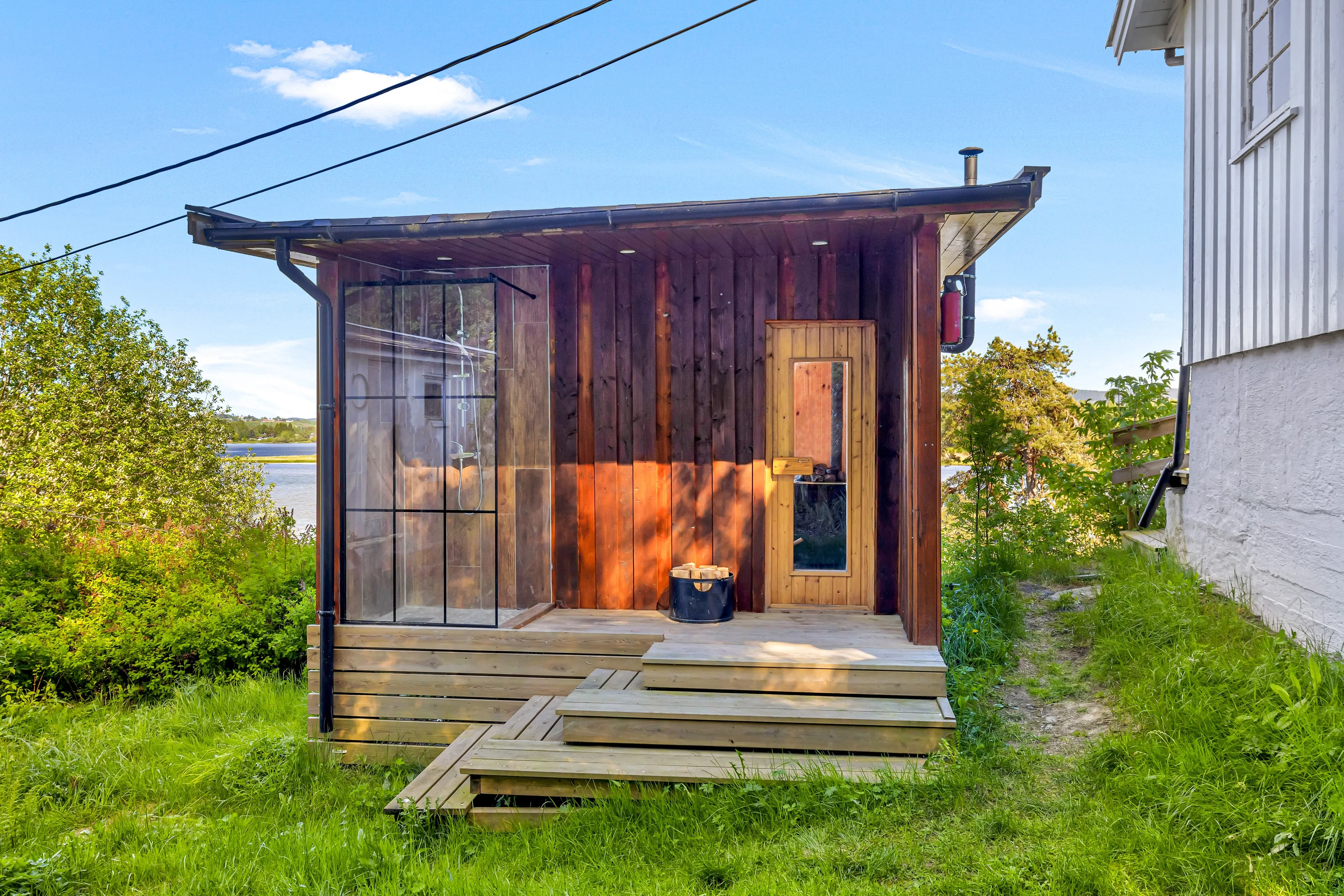 Norwegian Lakeside Cabin with Sauna and Expansive Terrace - View image 26 of 34