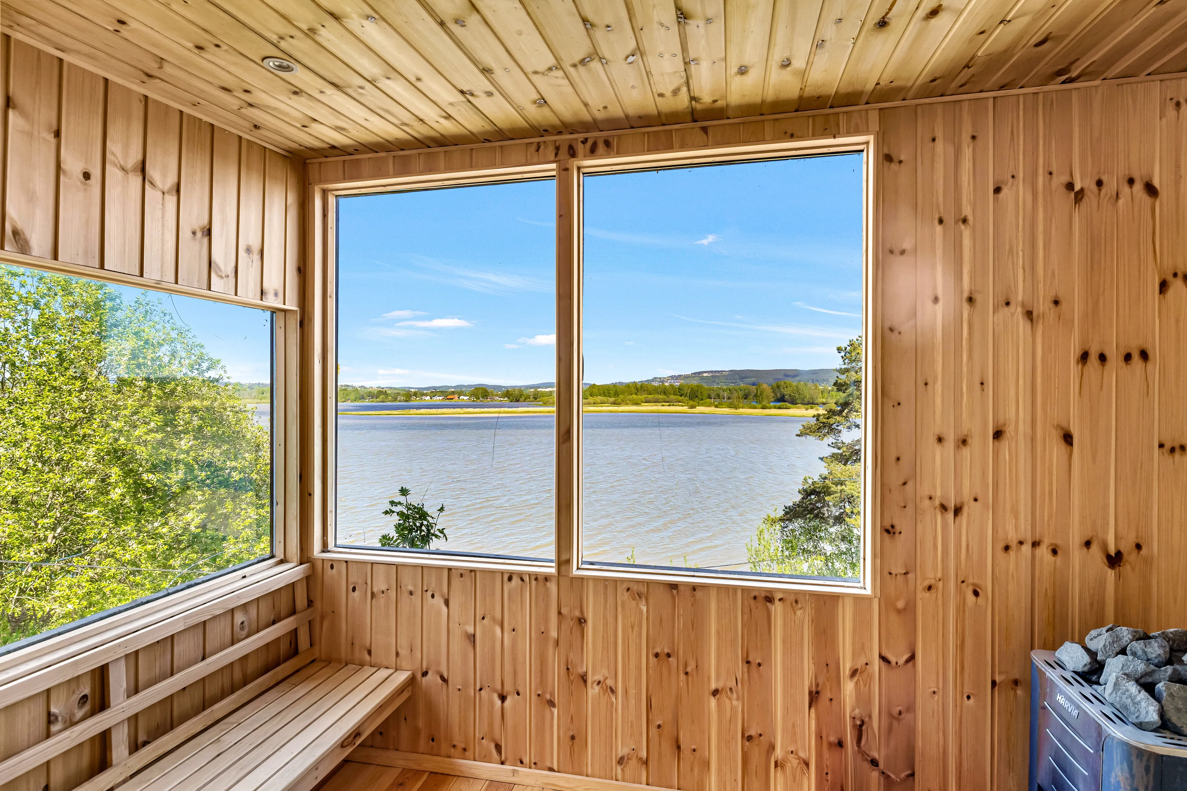 Norwegian Lakeside Cabin with Sauna and Expansive Terrace - View image 29 of 34