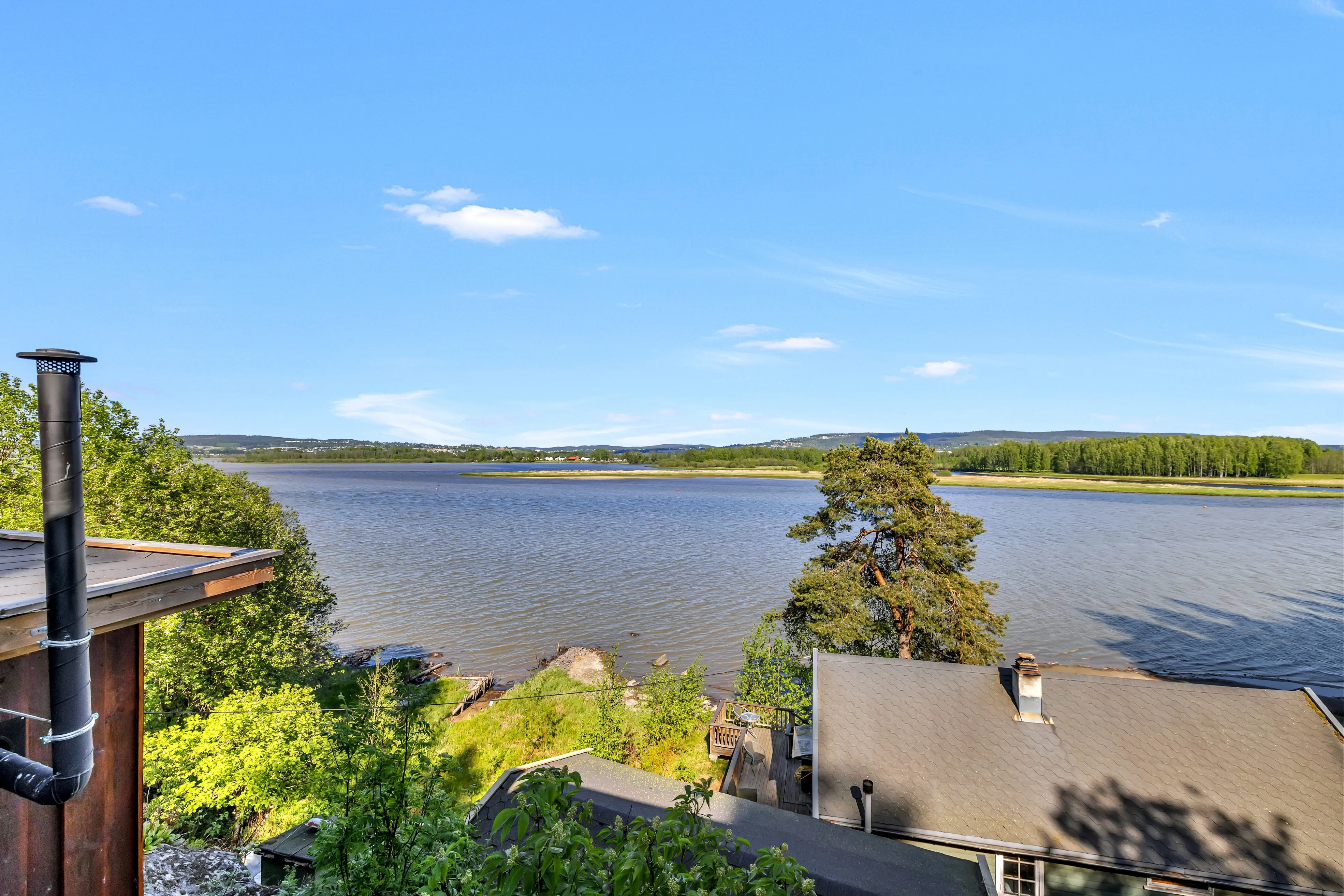 Norwegian Lakeside Cabin with Sauna and Expansive Terrace - View image 31 of 34