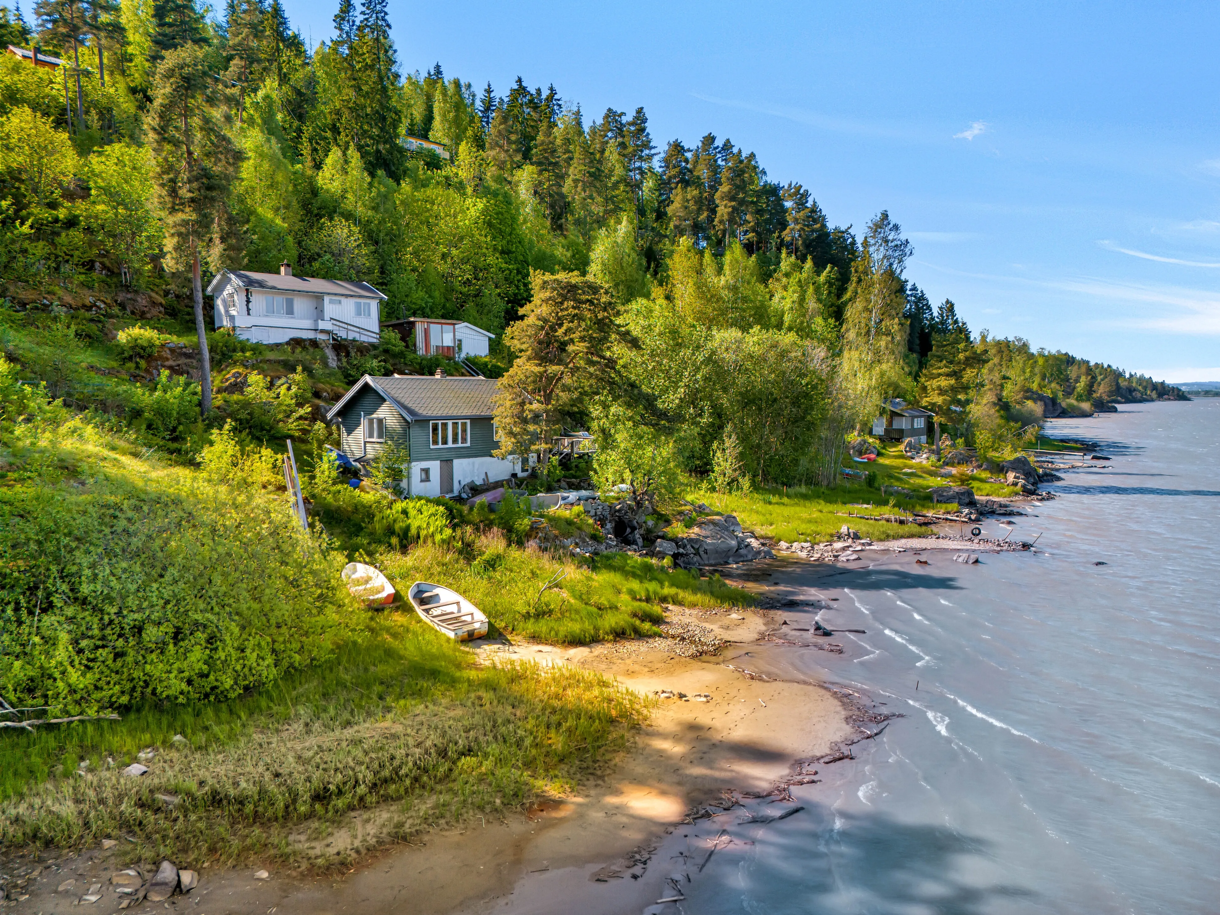Norwegian Lakeside Cabin with Sauna and Expansive Terrace - View image 33 of 34