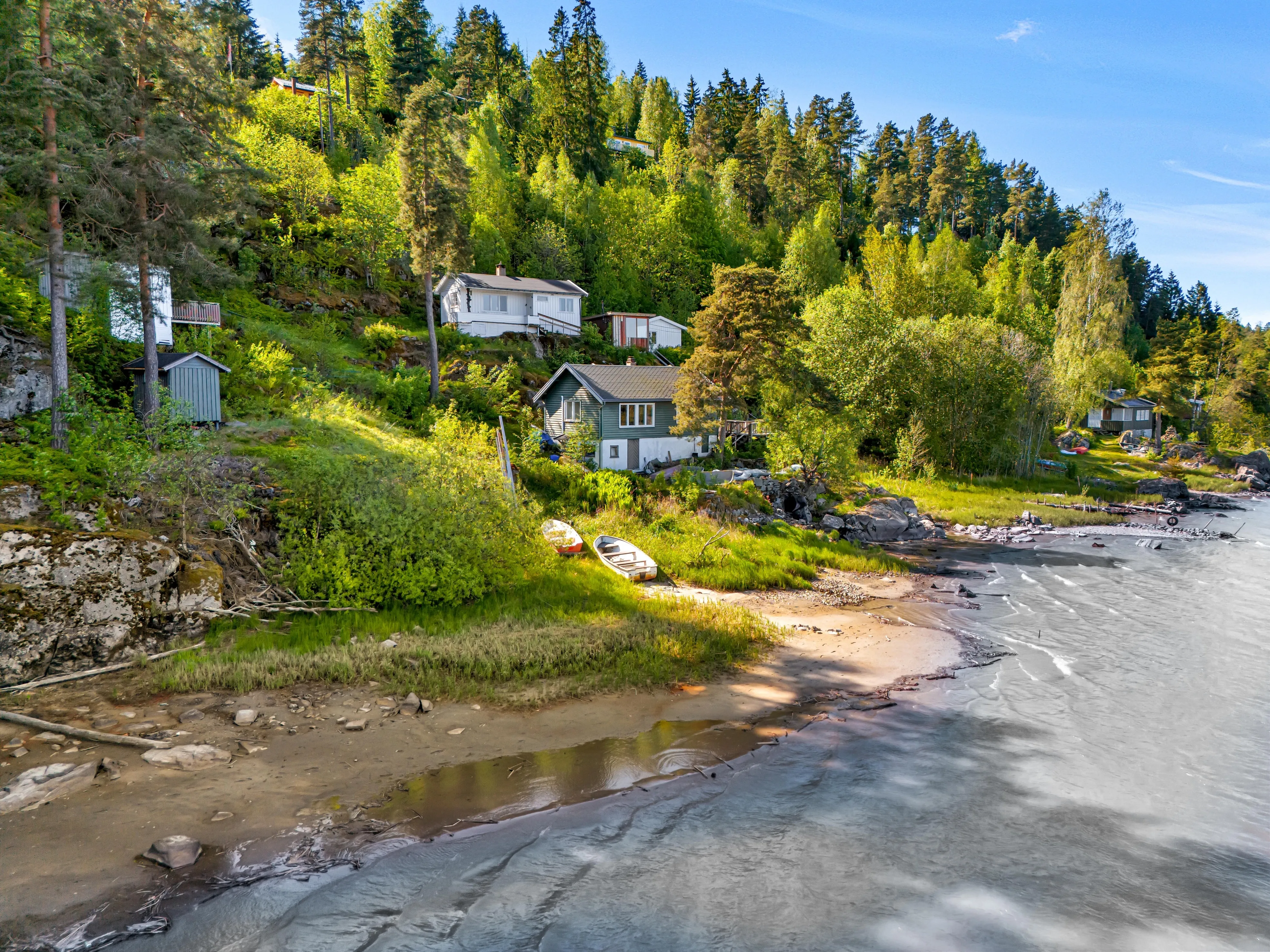 Norwegian Lakeside Cabin with Sauna and Expansive Terrace - View image 34 of 34