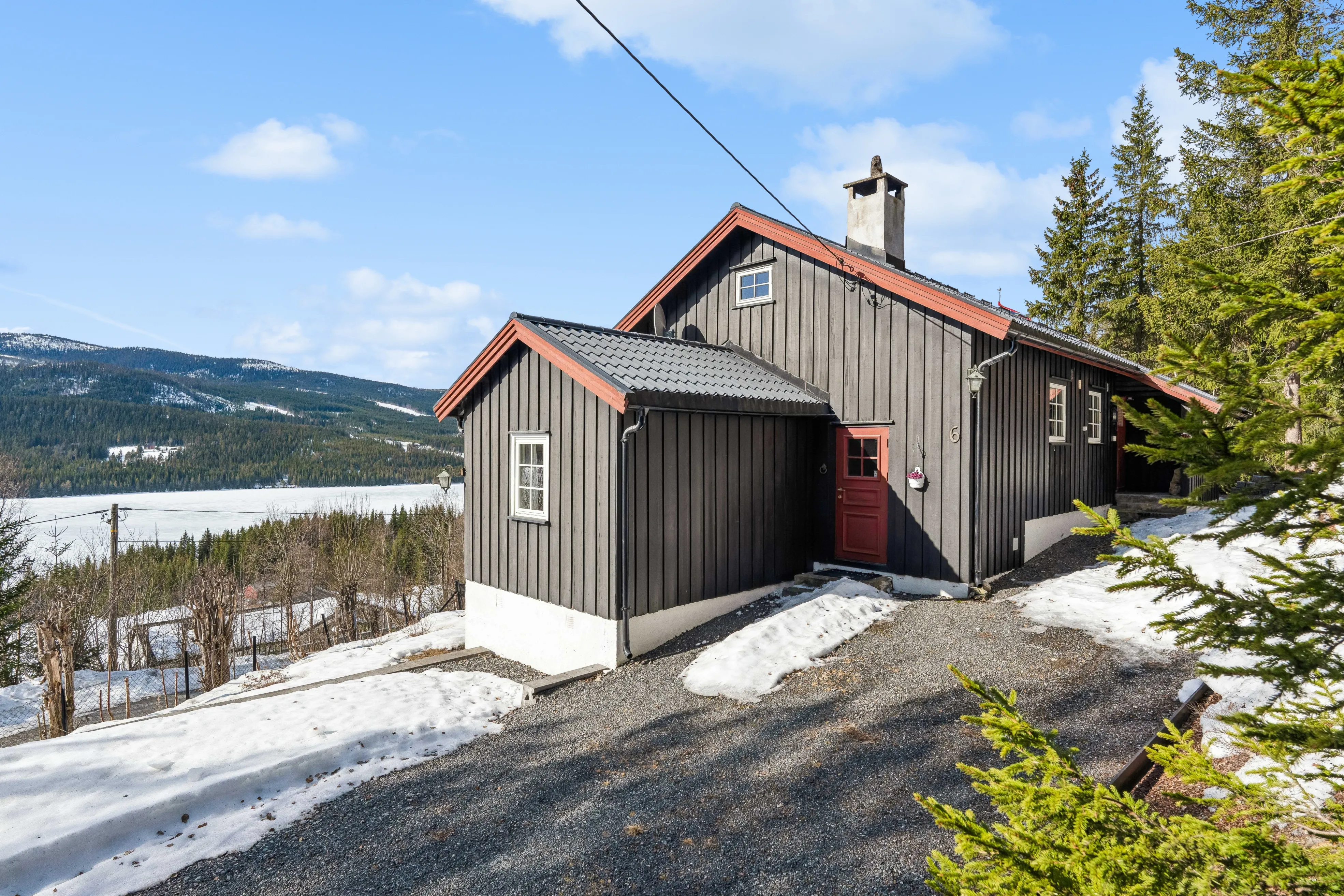 1960s Cabin in Norway's Øystre Slidre with Terrace and Garden - Image 2