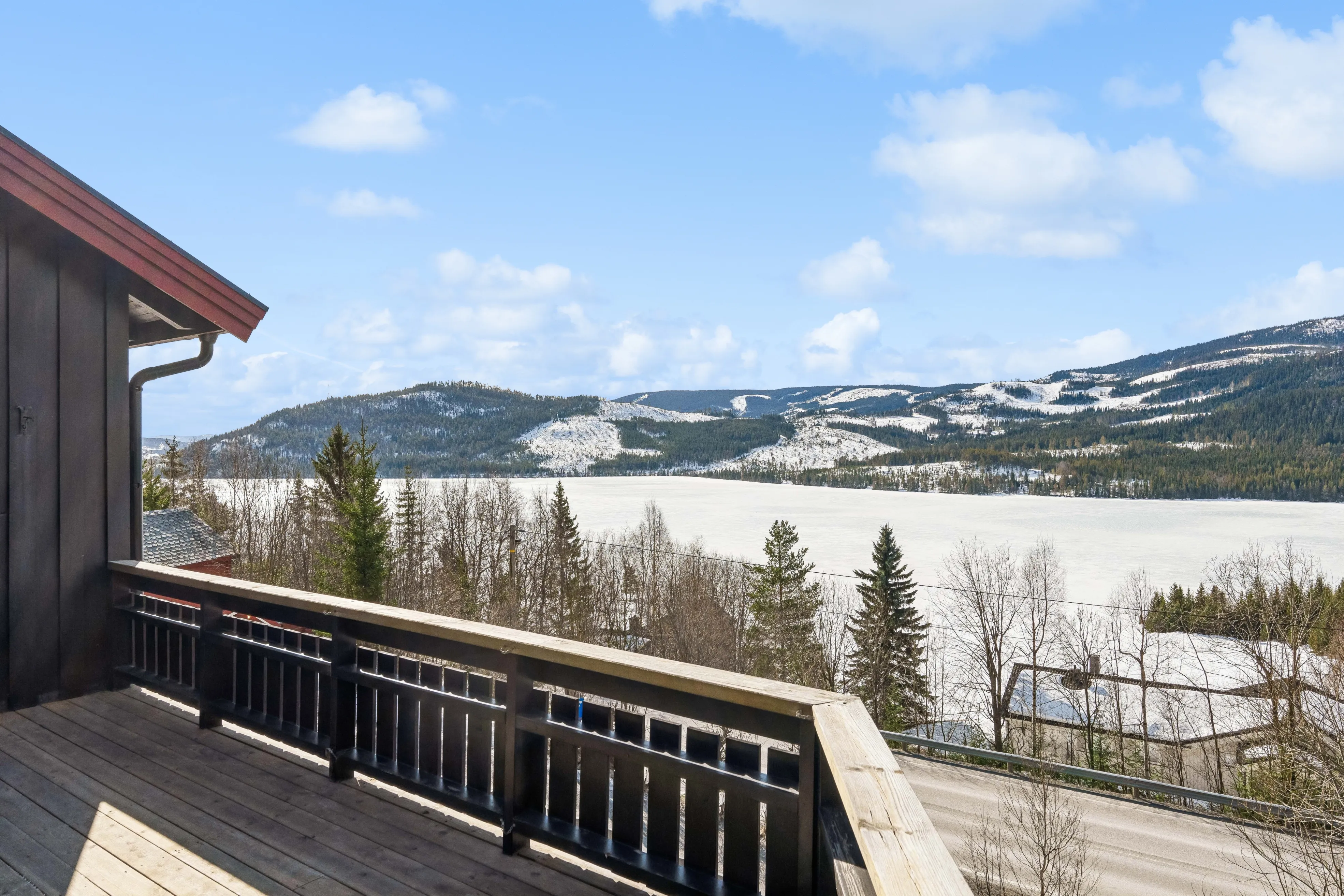 1960s Cabin in Norway's Øystre Slidre with Terrace and Garden - Image 3