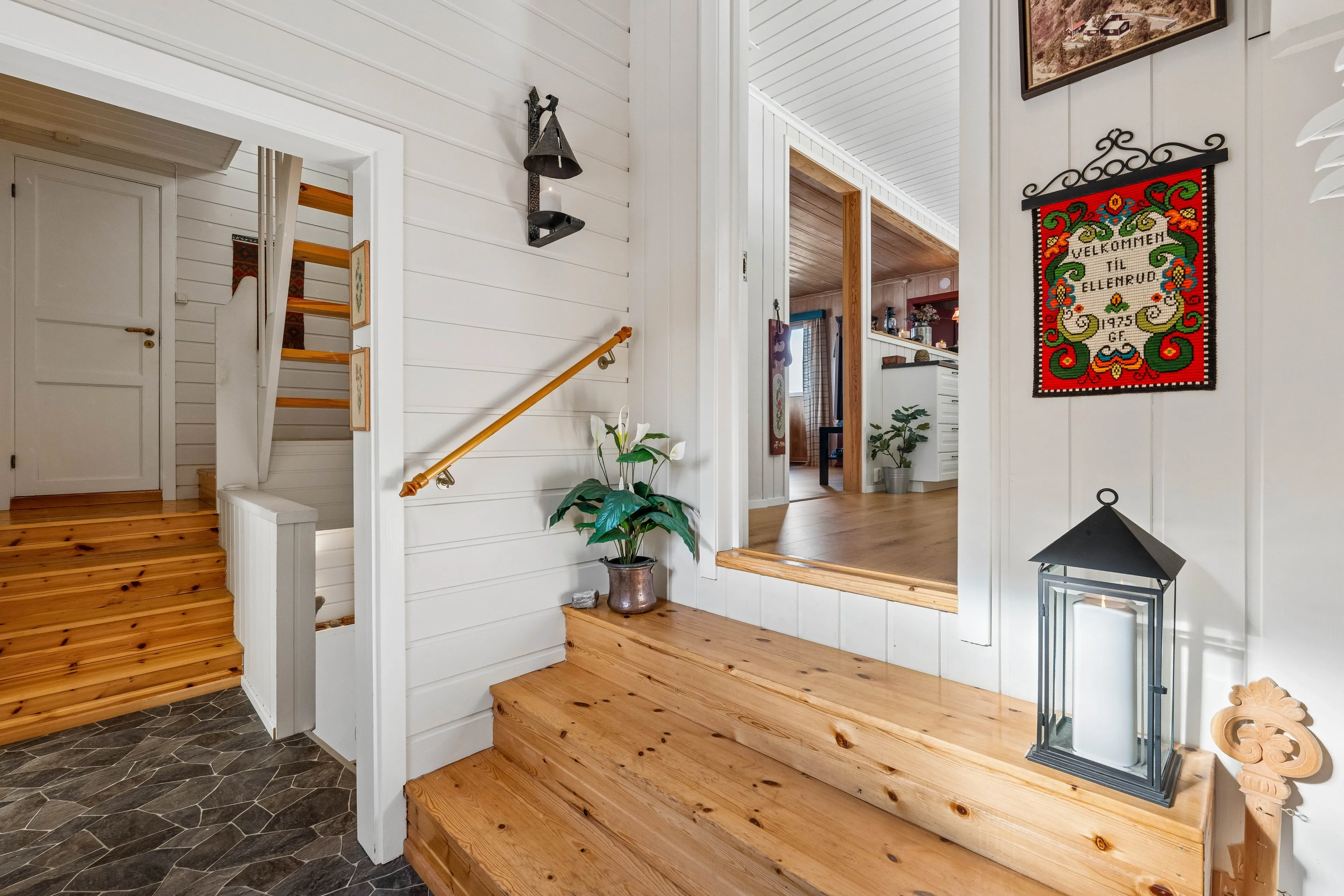 1960s Cabin in Norway's Øystre Slidre with Terrace and Garden - Image 5