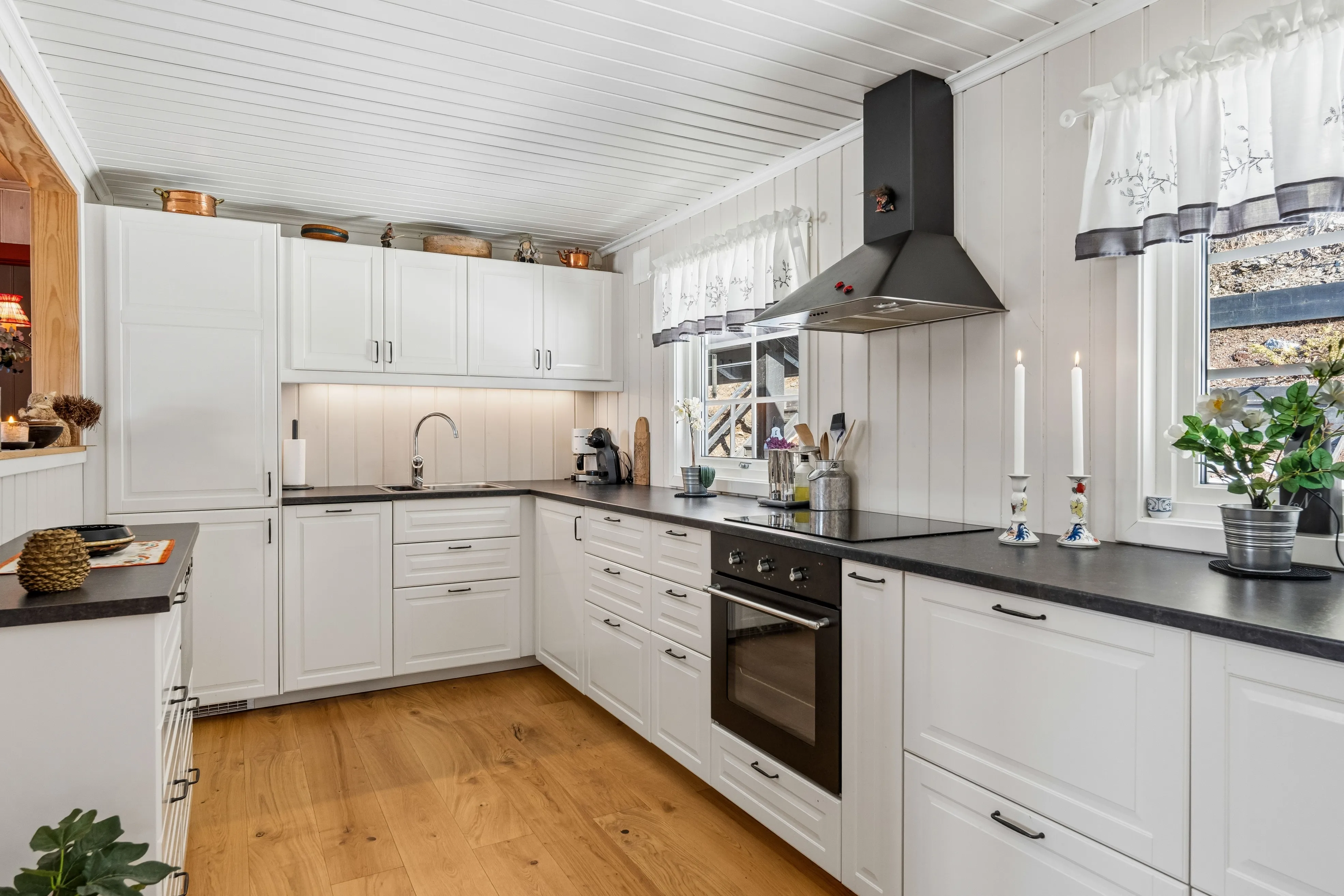 1960s Cabin in Norway's Øystre Slidre with Terrace and Garden - View image 7 of 31