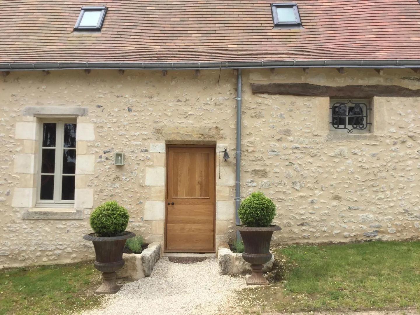 Historic 4-Bedroom House with Pool and Barns in Scenic Montignac, France - Image 5