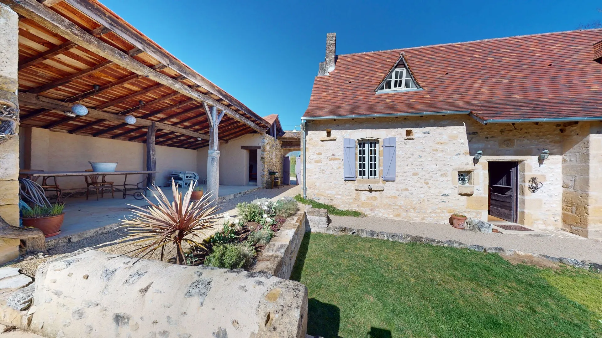Historic 4-Bedroom House with Pool and Barns in Scenic Montignac, France - View image 7 of 34