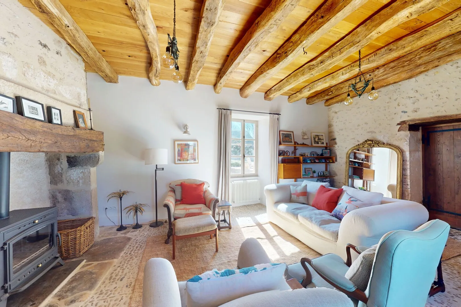 Historic 4-Bedroom House with Pool and Barns in Scenic Montignac, France - View image 10 of 34