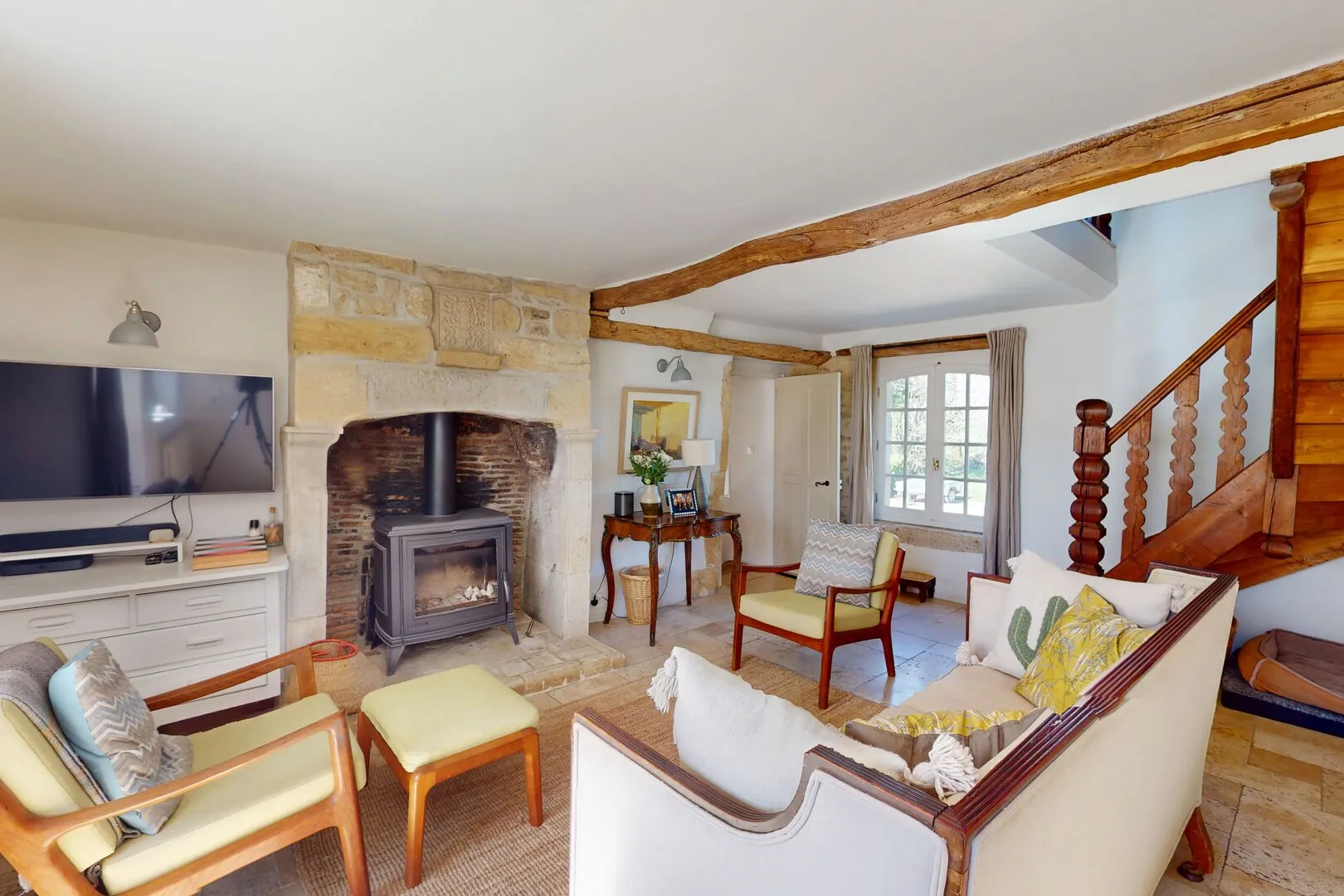 Historic 4-Bedroom House with Pool and Barns in Scenic Montignac, France - View image 14 of 34
