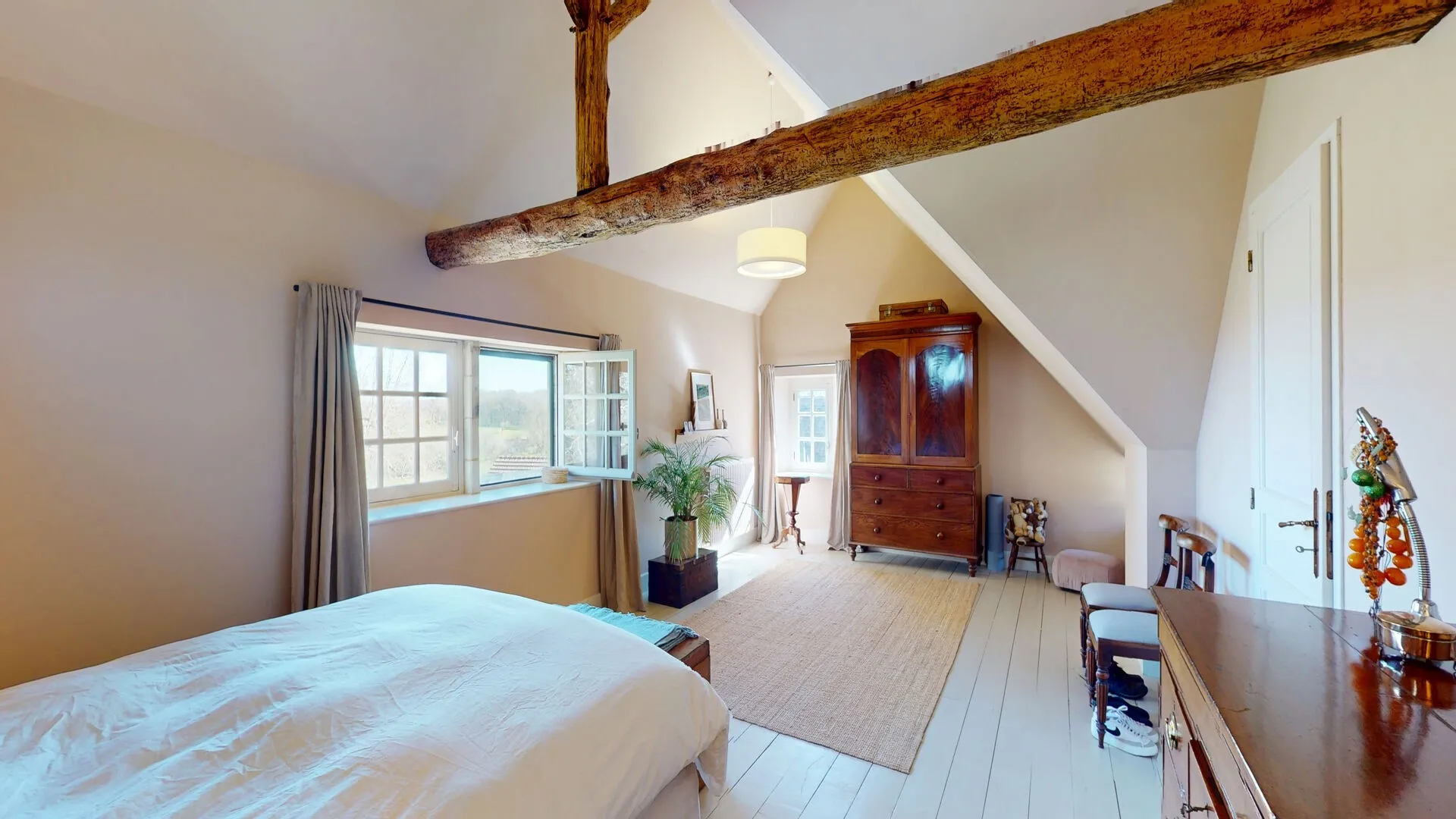 Historic 4-Bedroom House with Pool and Barns in Scenic Montignac, France - View image 19 of 34