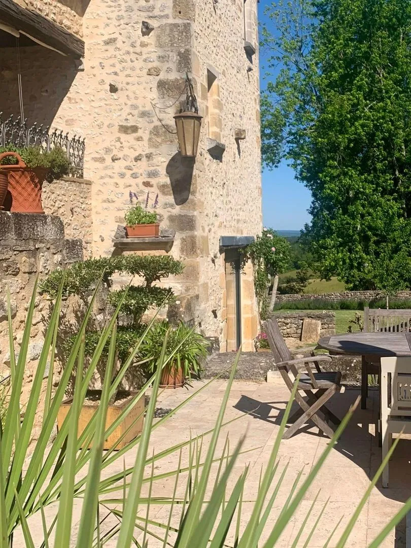 Historic 4-Bedroom House with Pool and Barns in Scenic Montignac, France - View image 25 of 34