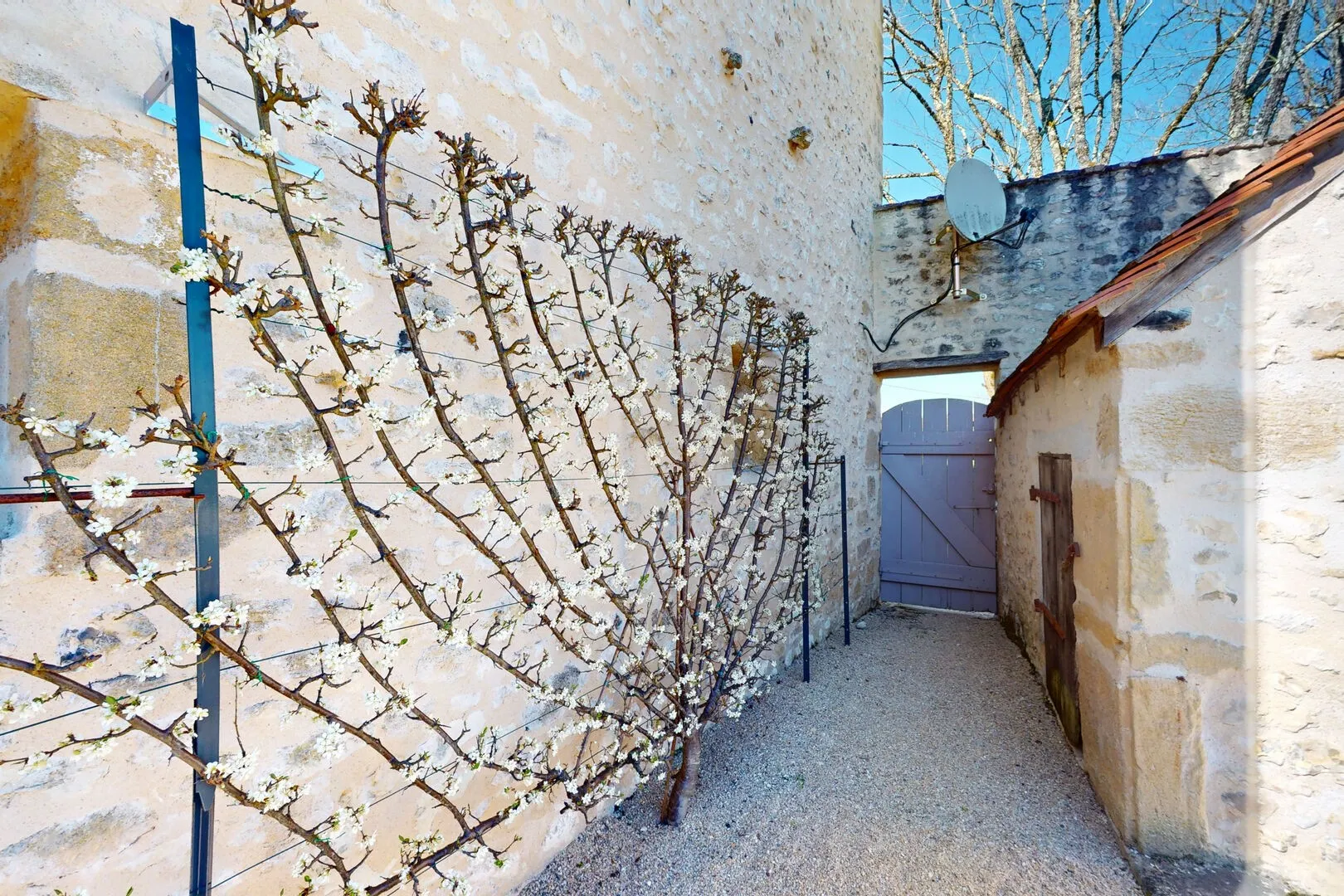 Historic 4-Bedroom House with Pool and Barns in Scenic Montignac, France - View image 29 of 34