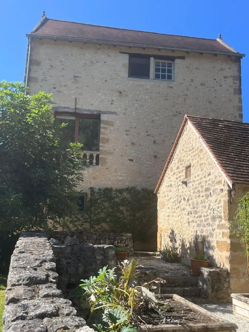 Historic 4-Bedroom House with Pool and Barns in Scenic Montignac, France - View image 34 of 34