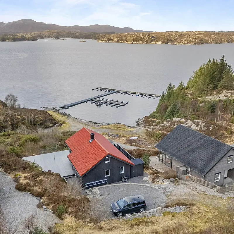 Modern 3-Bedroom Country House with Expansive Terrace in Scenic Norway