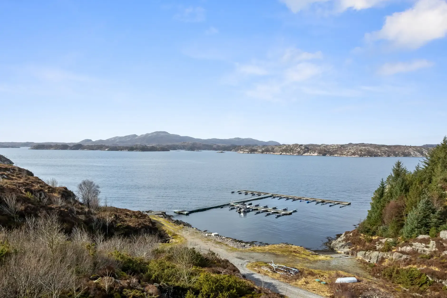 Modern 3-Bedroom Country House with Expansive Terrace in Scenic Norway - Image 4
