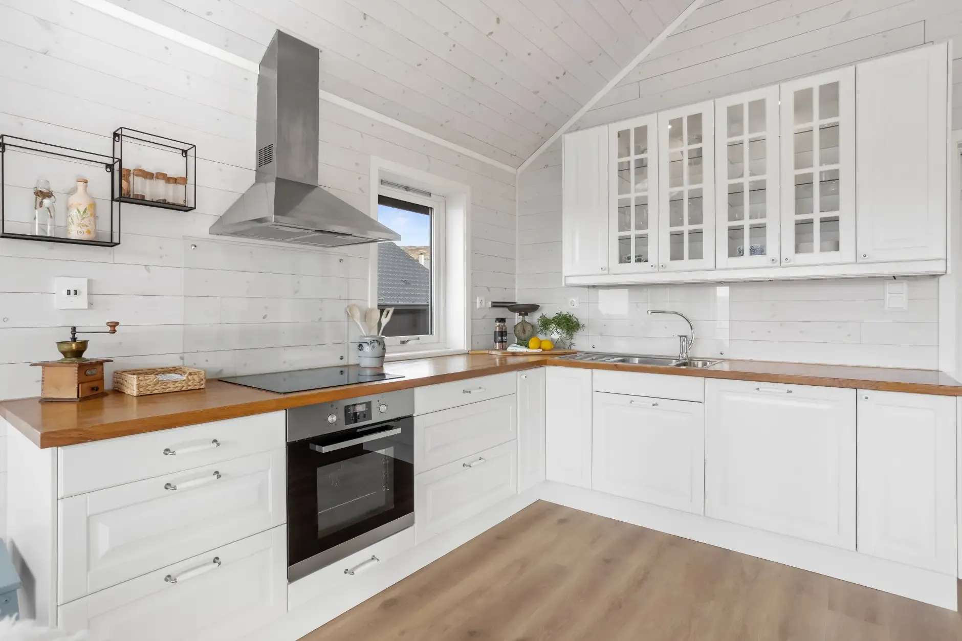 Modern 3-Bedroom Country House with Expansive Terrace in Scenic Norway - View image 12 of 35