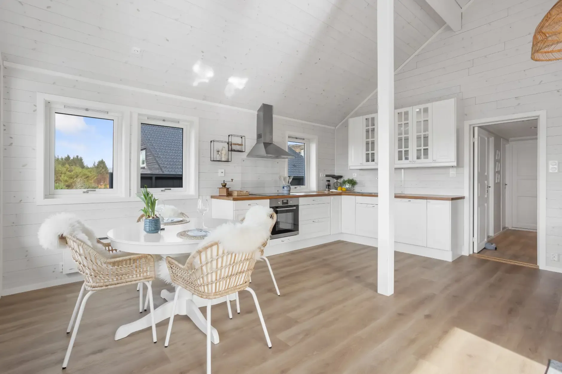 Modern 3-Bedroom Country House with Expansive Terrace in Scenic Norway - View image 13 of 35