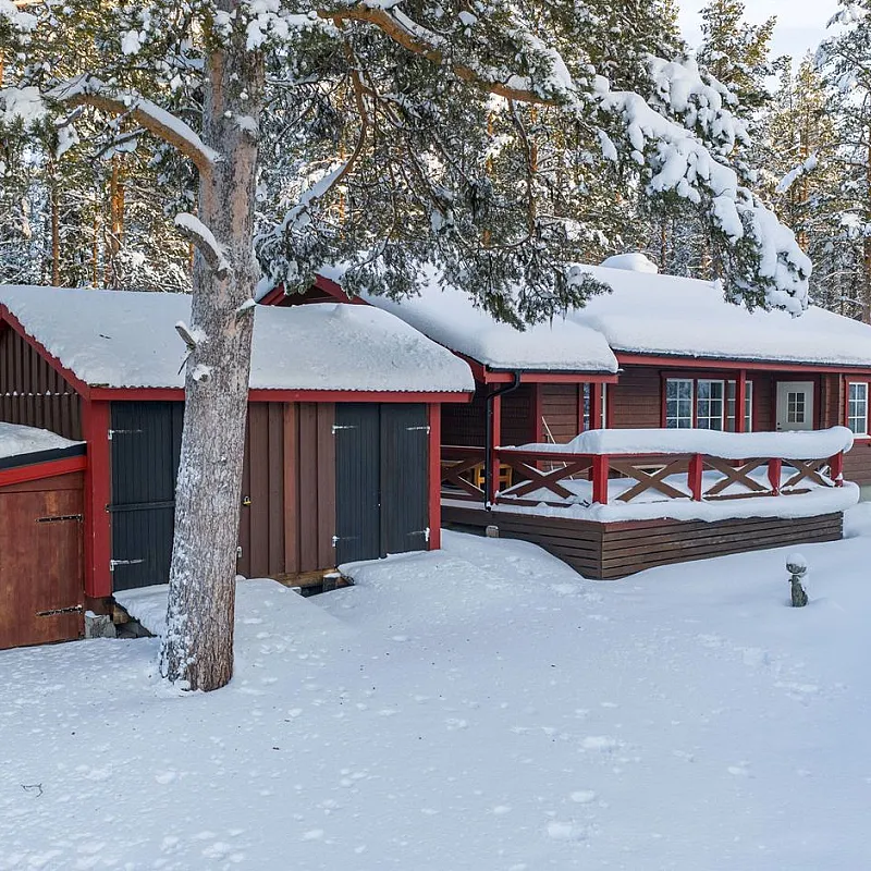 1960s Swedish Retreat: 4-Bedroom Home on Expansive Lot in Funäsdalen