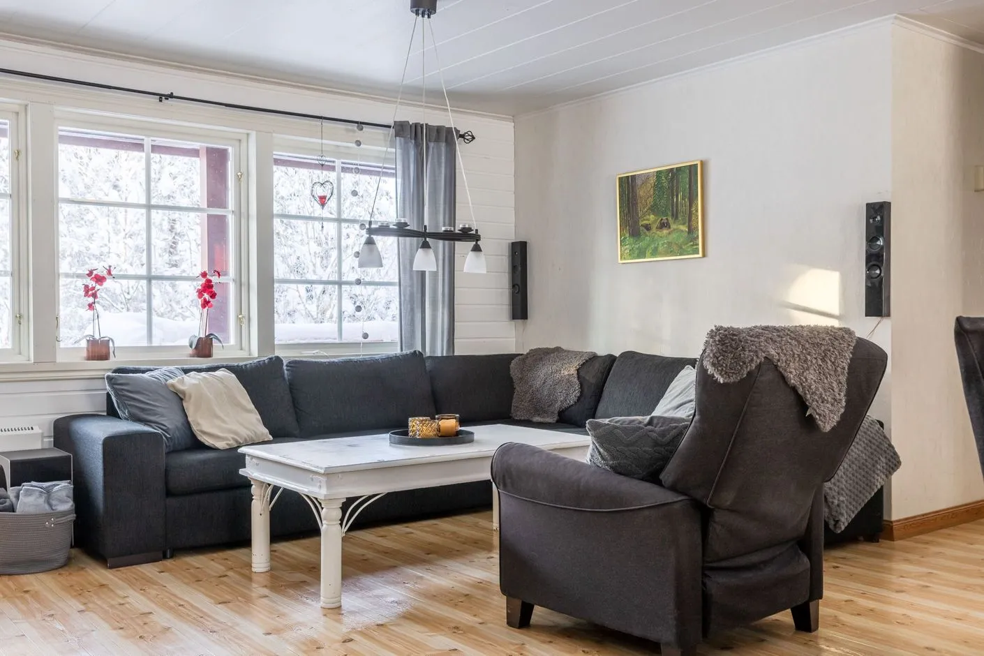 1960s Swedish Retreat: 4-Bedroom Home on Expansive Lot in Funäsdalen - Image 3