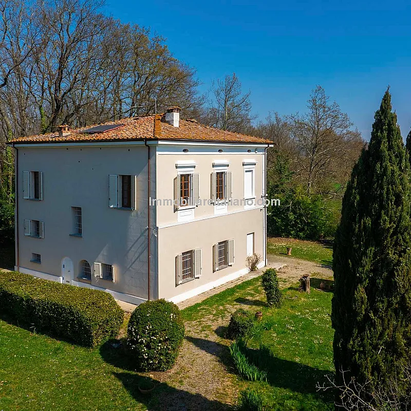 Tuscan Villa with Expansive Grounds and 6 Bedrooms in Pontedera, Pisa