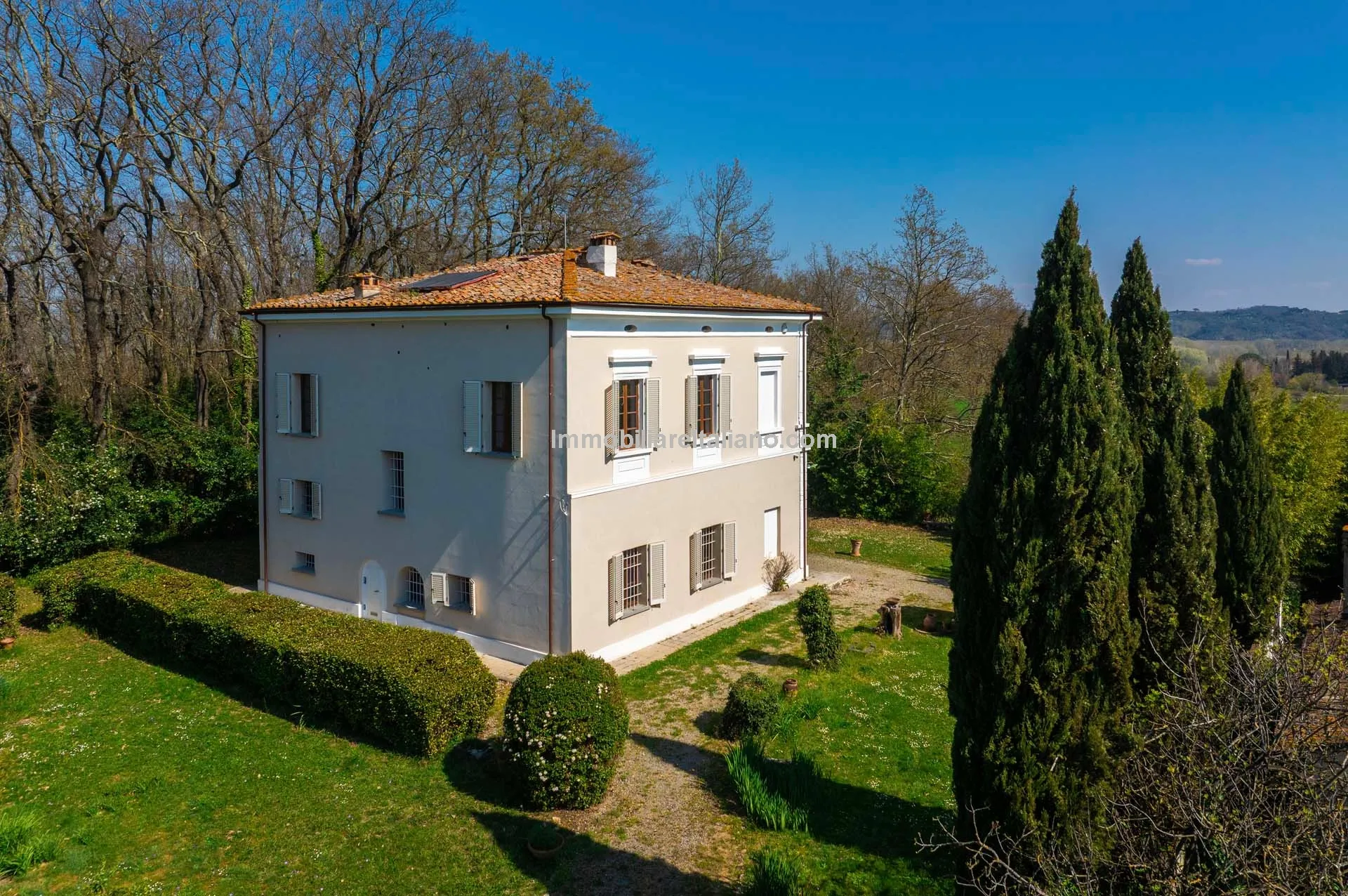Tuscan Villa with Expansive Grounds and 6 Bedrooms in Pontedera, Pisa - Image 1