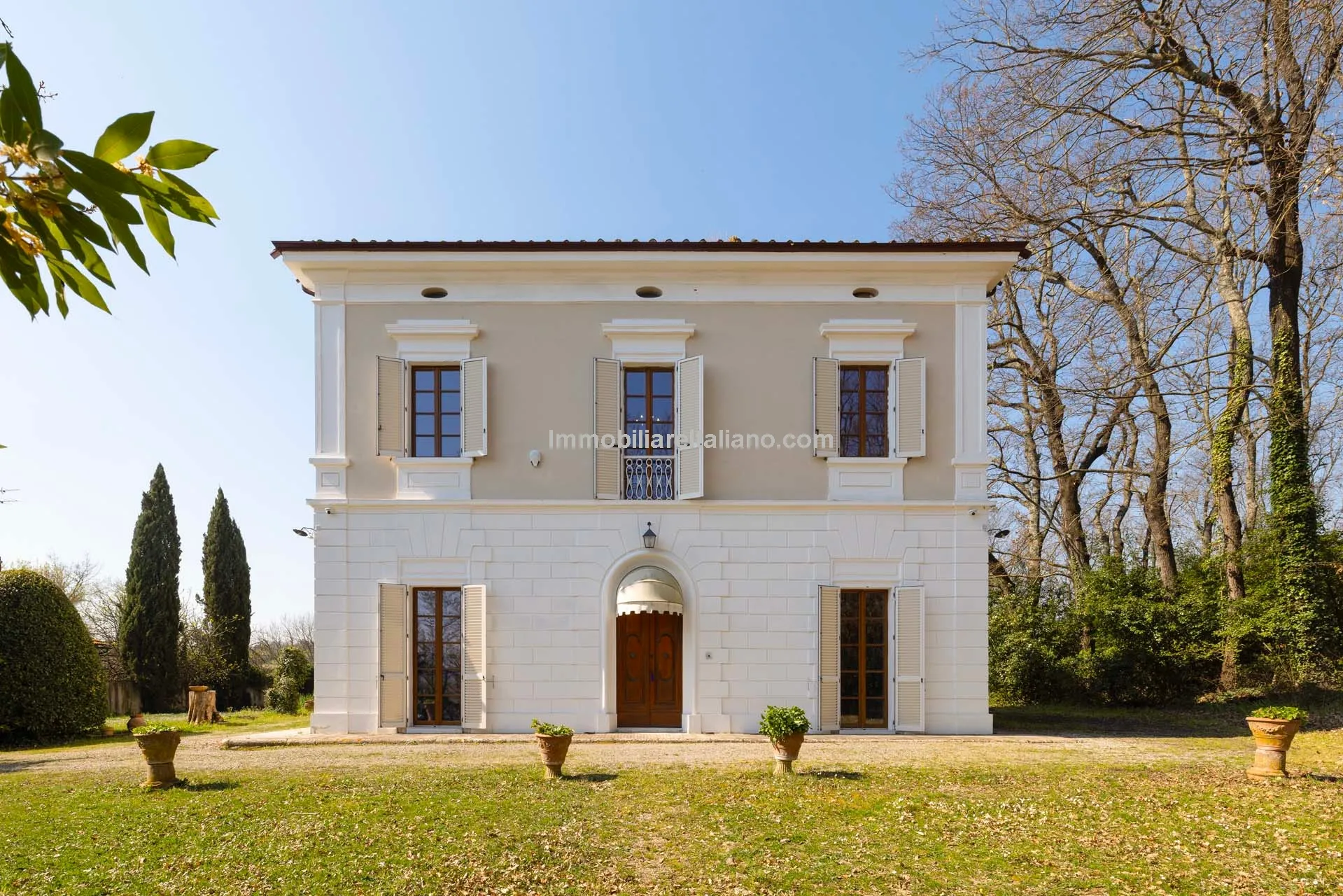 Tuscan Villa with Expansive Grounds and 6 Bedrooms in Pontedera, Pisa - Image 2