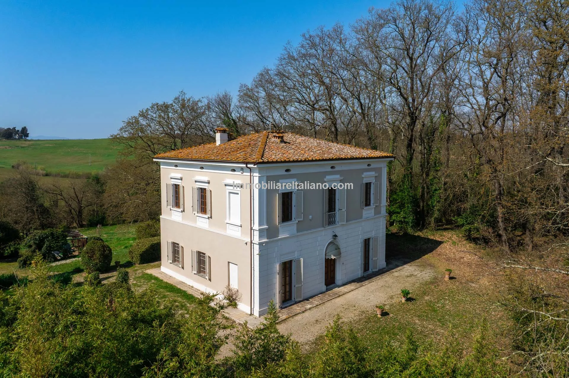 Tuscan Villa with Expansive Grounds and 6 Bedrooms in Pontedera, Pisa - Image 4