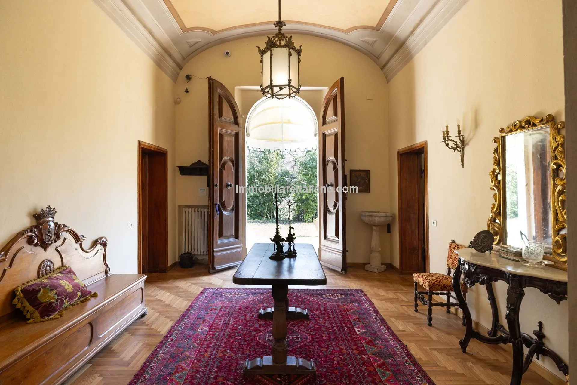 Tuscan Villa with Expansive Grounds and 6 Bedrooms in Pontedera, Pisa - View image 9 of 43