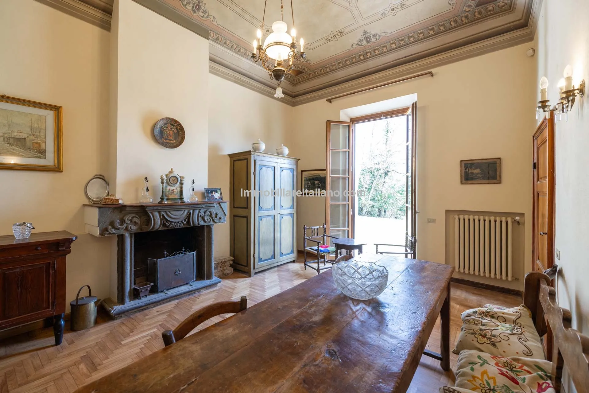 Tuscan Villa with Expansive Grounds and 6 Bedrooms in Pontedera, Pisa - View image 10 of 43