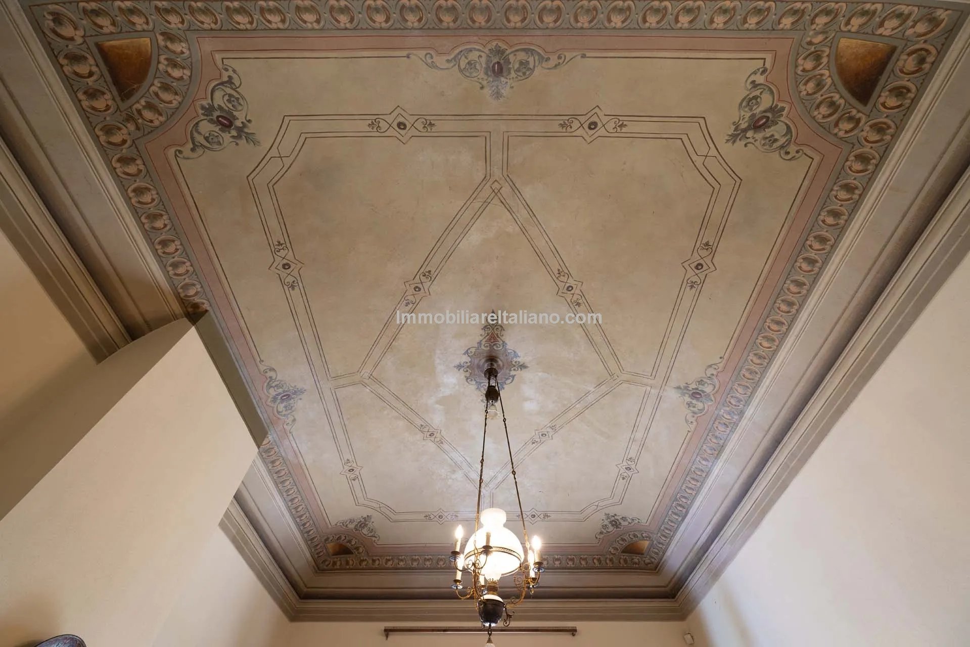 Tuscan Villa with Expansive Grounds and 6 Bedrooms in Pontedera, Pisa - View image 13 of 43