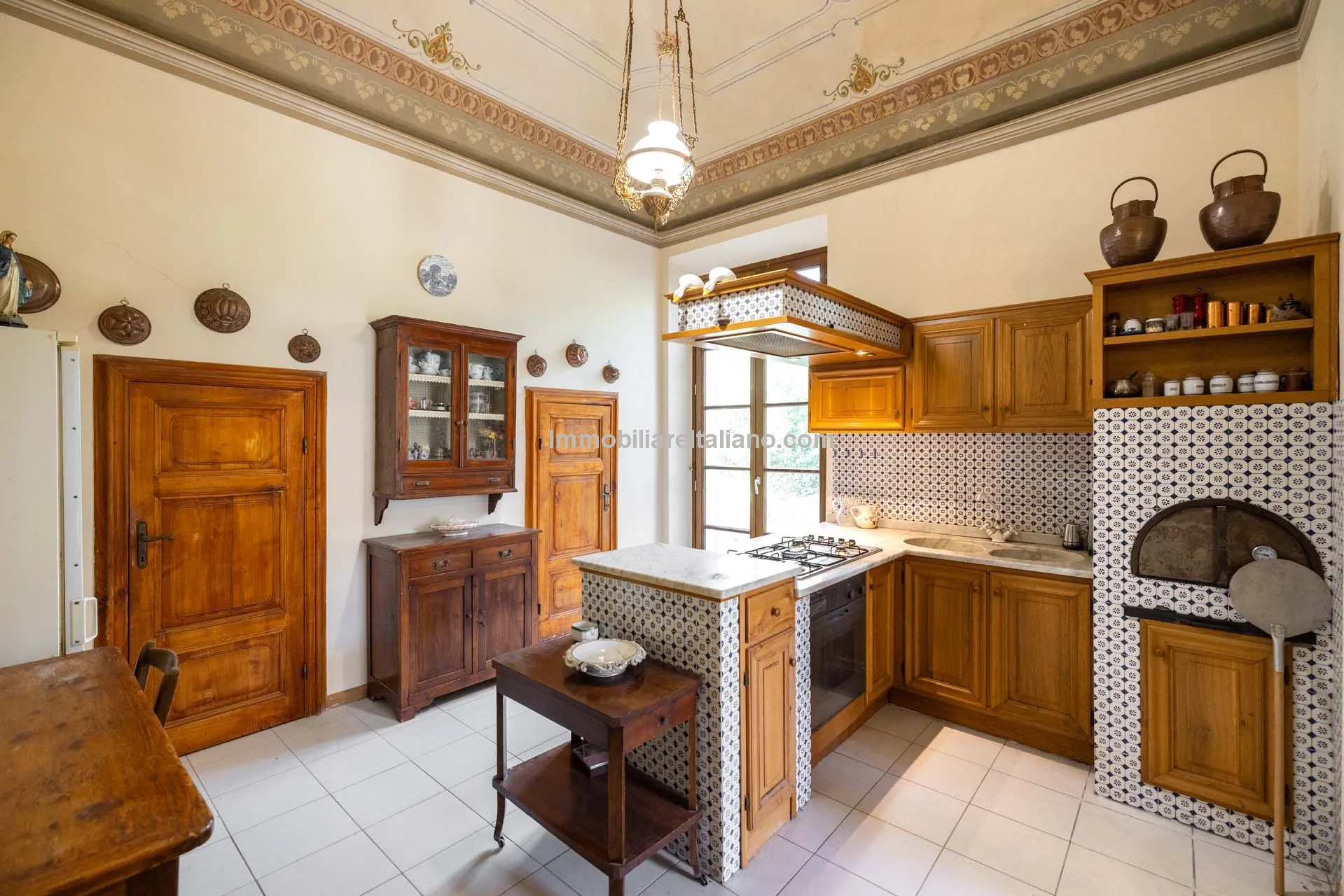 Tuscan Villa with Expansive Grounds and 6 Bedrooms in Pontedera, Pisa - View image 14 of 43