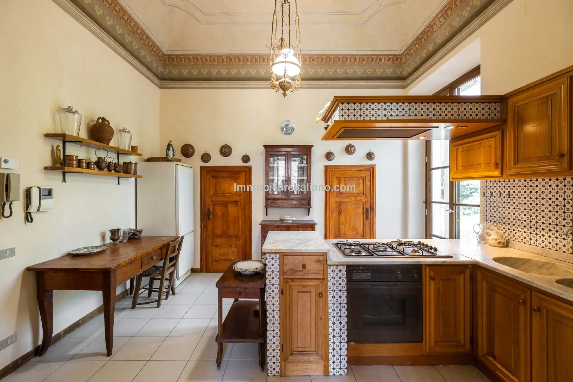 Tuscan Villa with Expansive Grounds and 6 Bedrooms in Pontedera, Pisa - View image 15 of 43