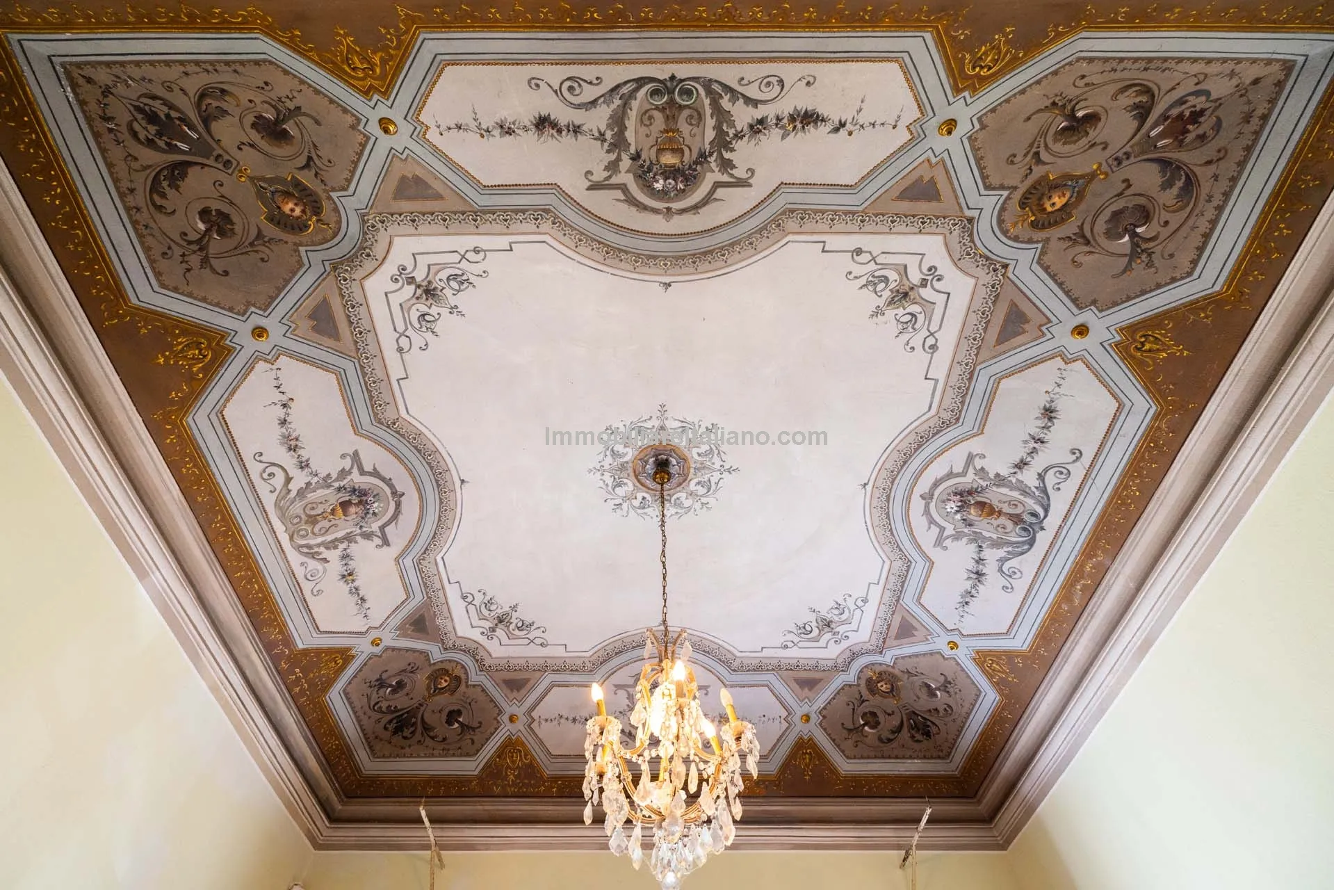 Tuscan Villa with Expansive Grounds and 6 Bedrooms in Pontedera, Pisa - View image 22 of 43