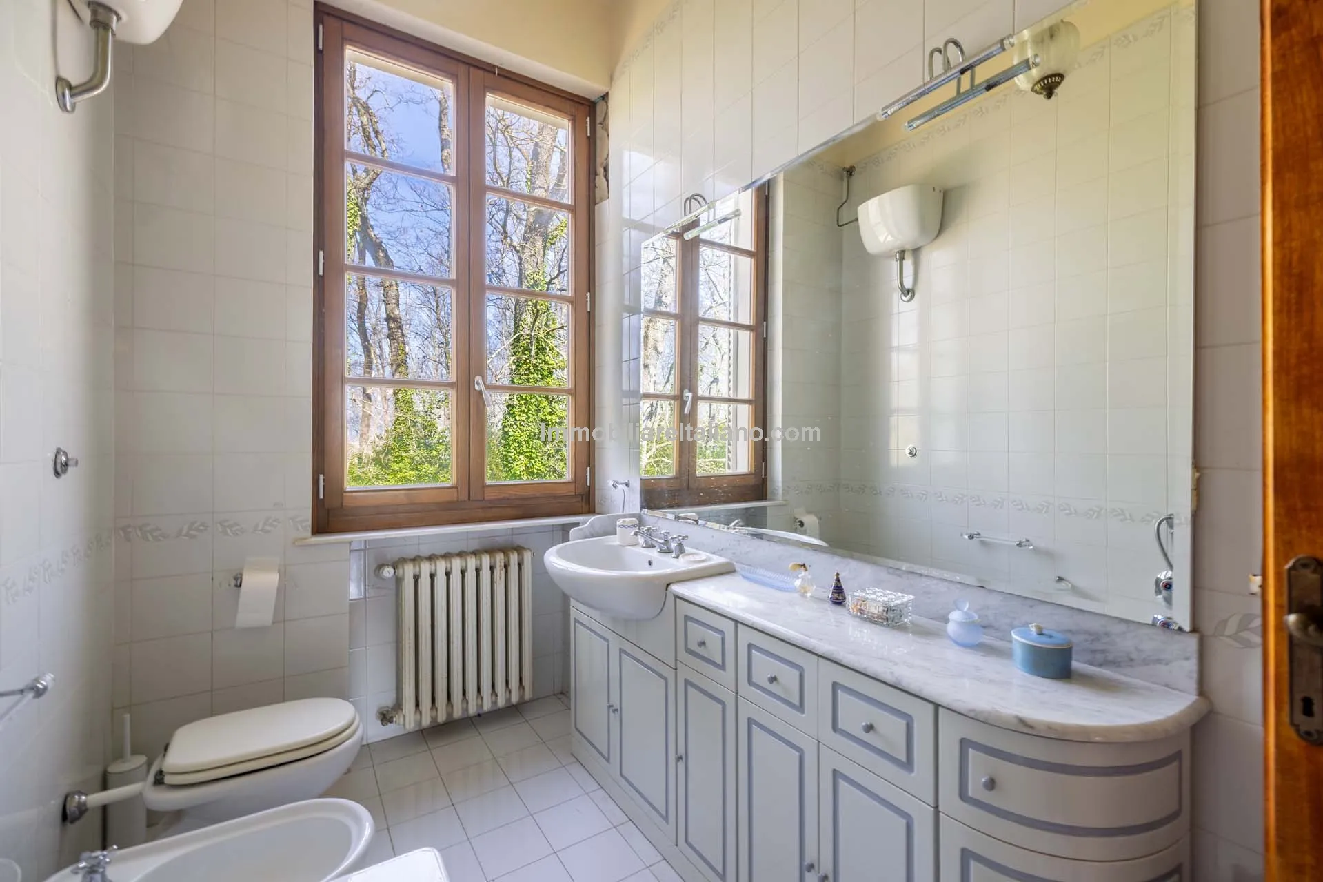 Tuscan Villa with Expansive Grounds and 6 Bedrooms in Pontedera, Pisa - View image 30 of 43