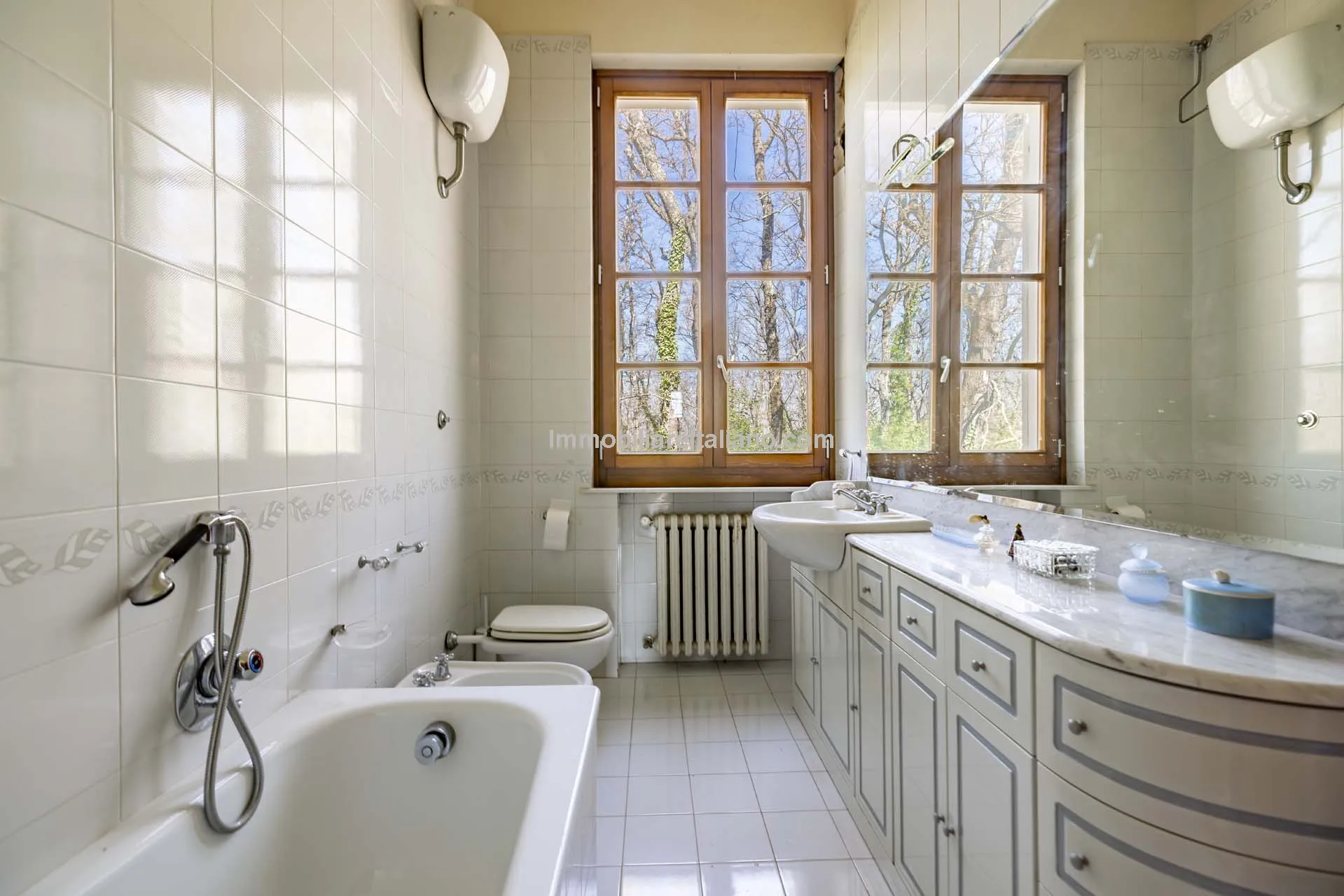 Tuscan Villa with Expansive Grounds and 6 Bedrooms in Pontedera, Pisa - View image 31 of 43