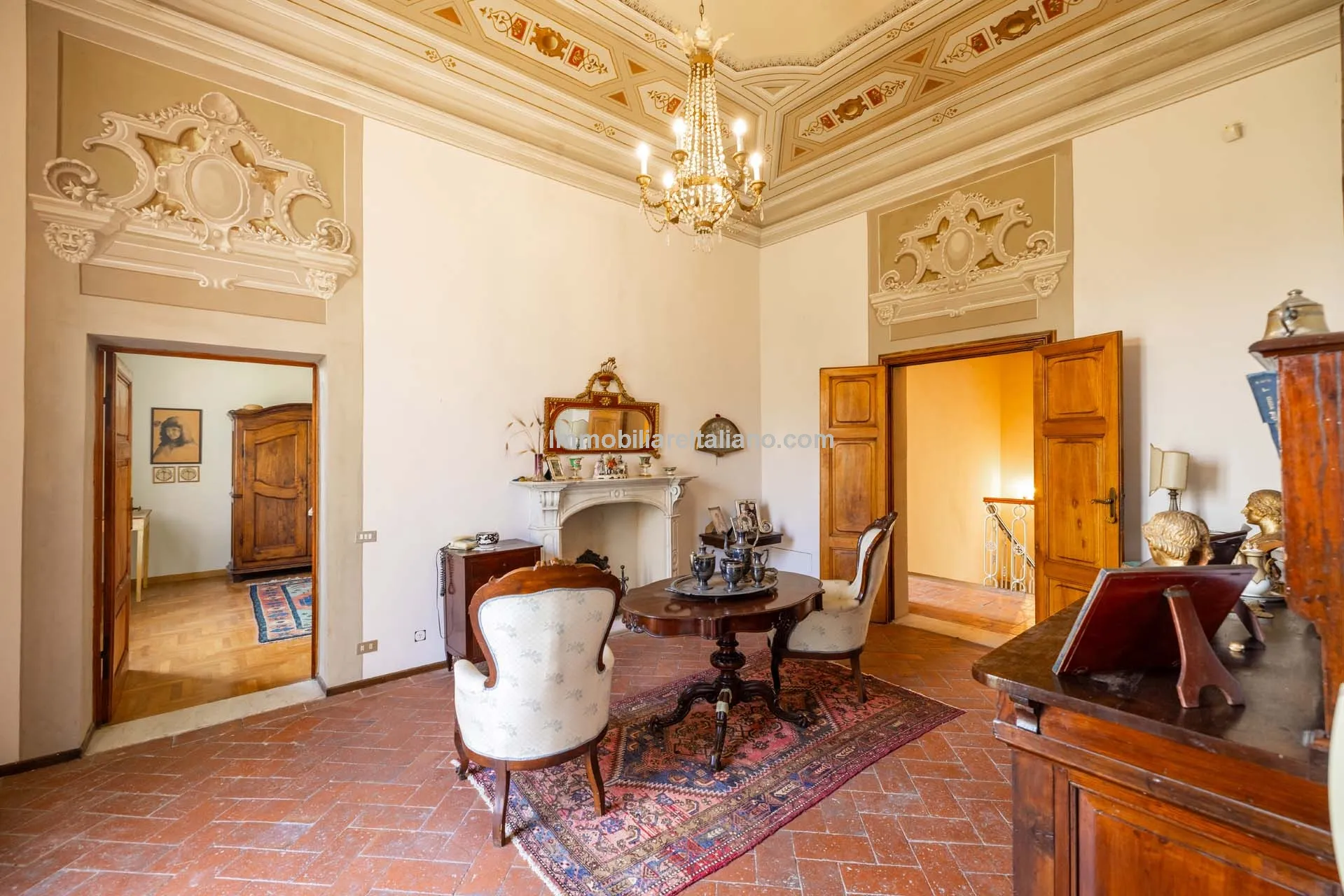 Tuscan Villa with Expansive Grounds and 6 Bedrooms in Pontedera, Pisa - View image 37 of 43