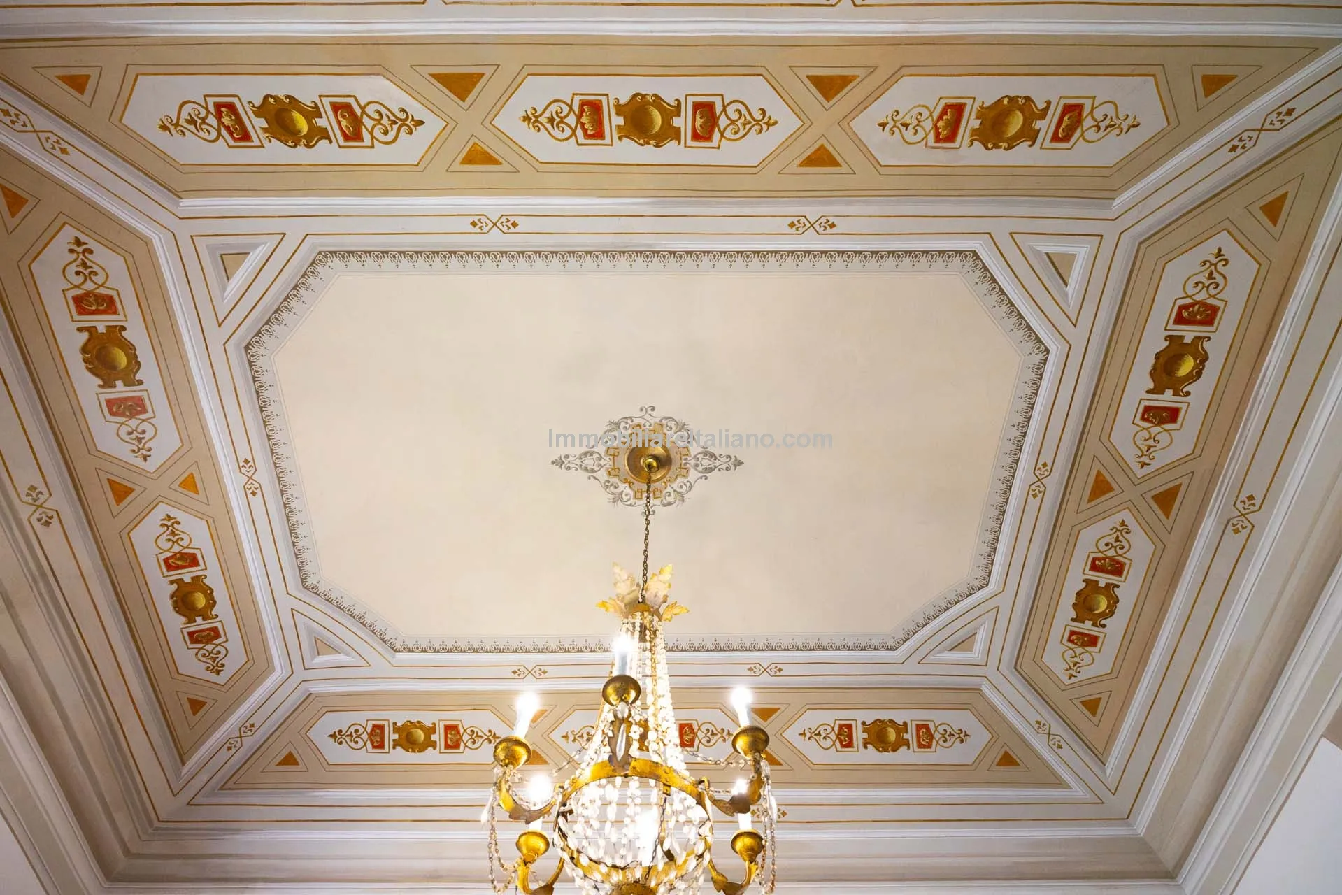 Tuscan Villa with Expansive Grounds and 6 Bedrooms in Pontedera, Pisa - View image 38 of 43