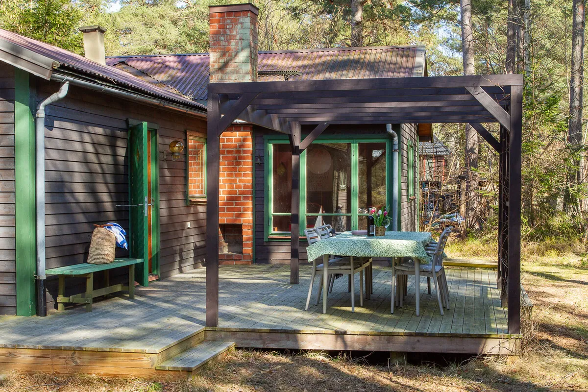 1970s Swedish Country House with Expansive Garden in Muskö - Image 3